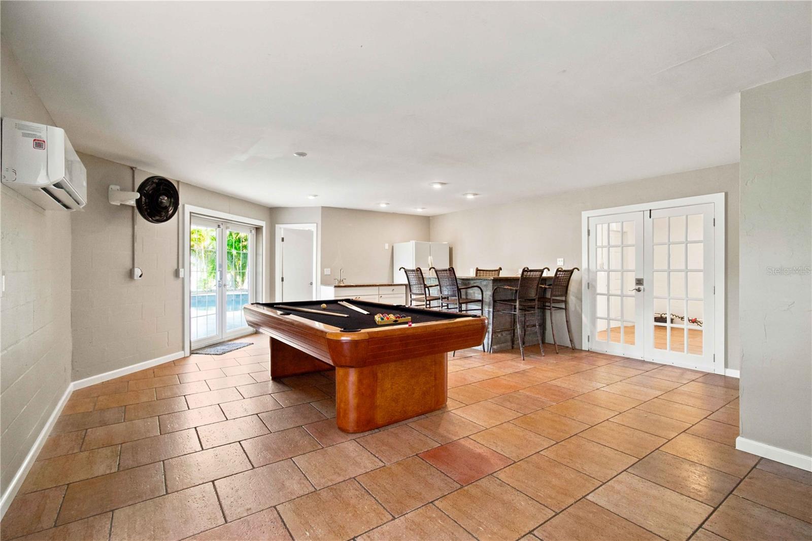 5544 DINAH LN