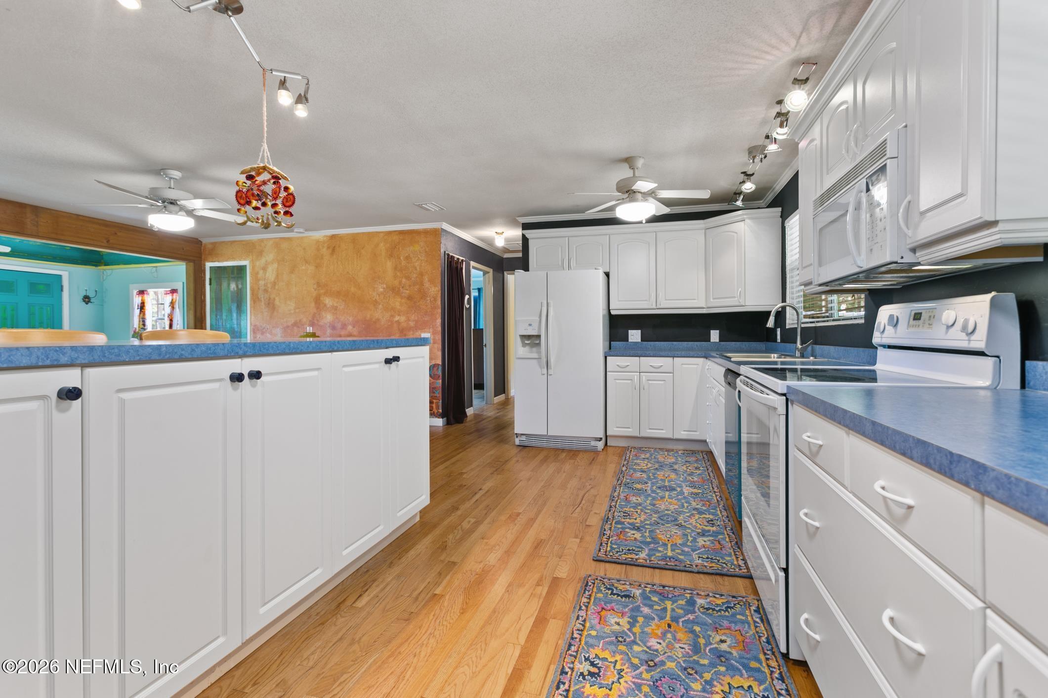 958 & 954 W GRAND RONDO