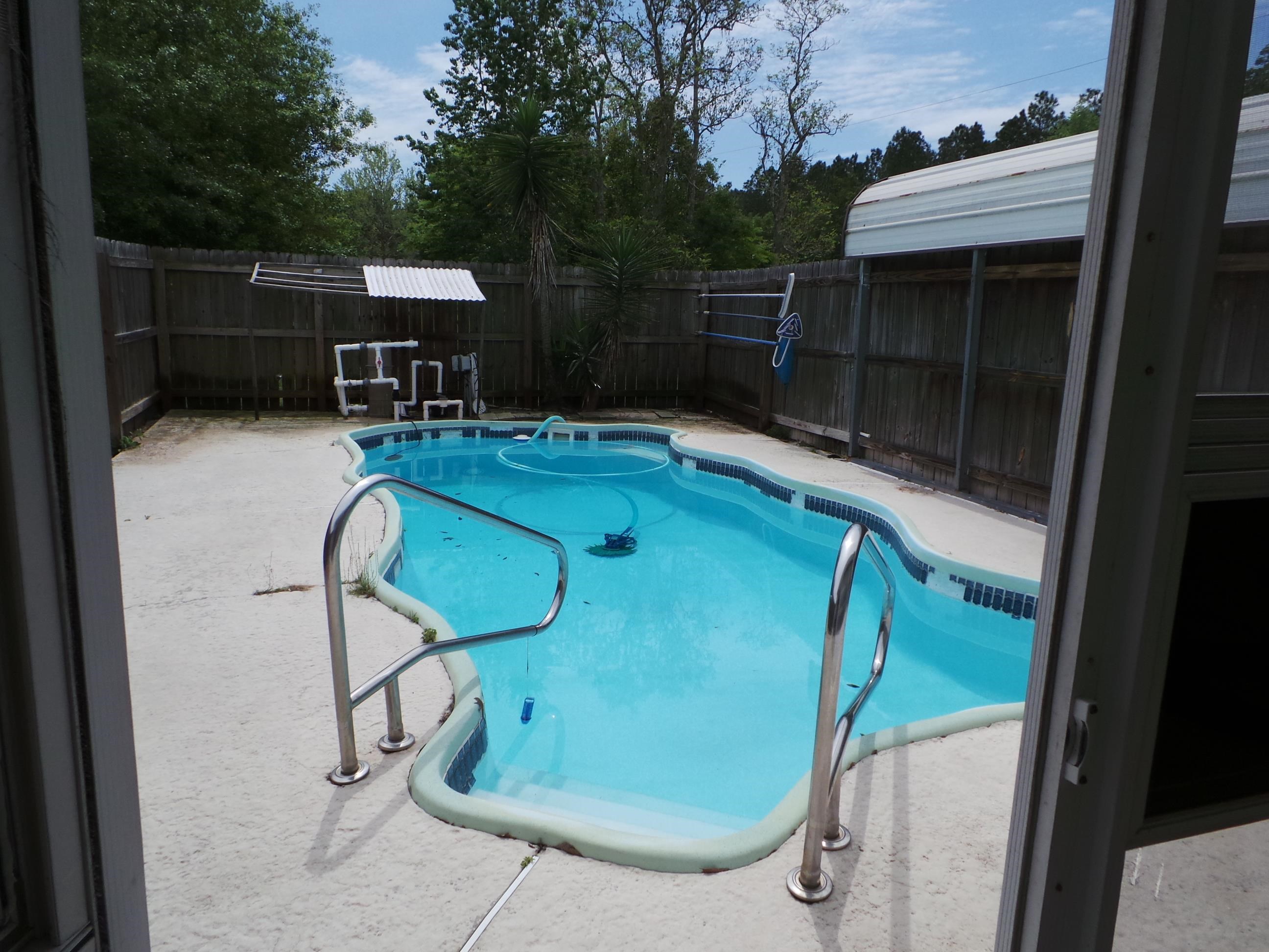 250 Crescent Lane ( with Pool)