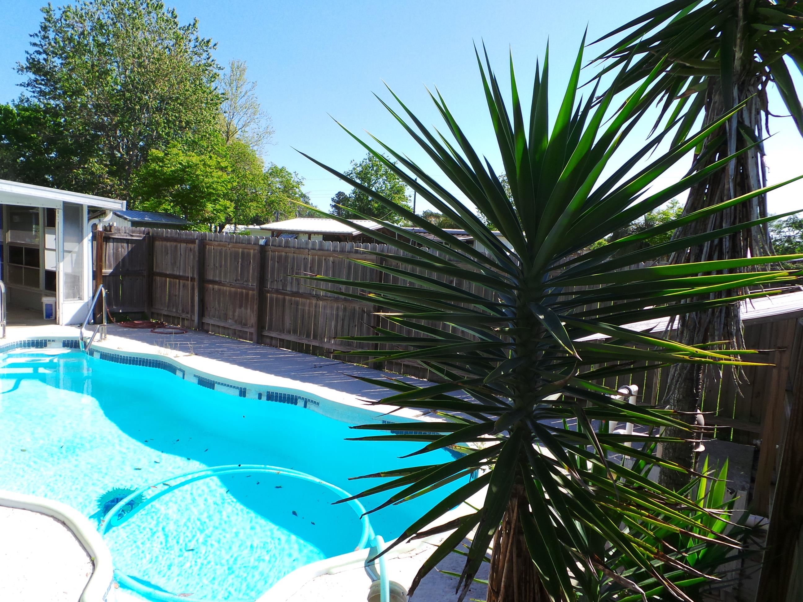 250 Crescent Lane ( with Pool)