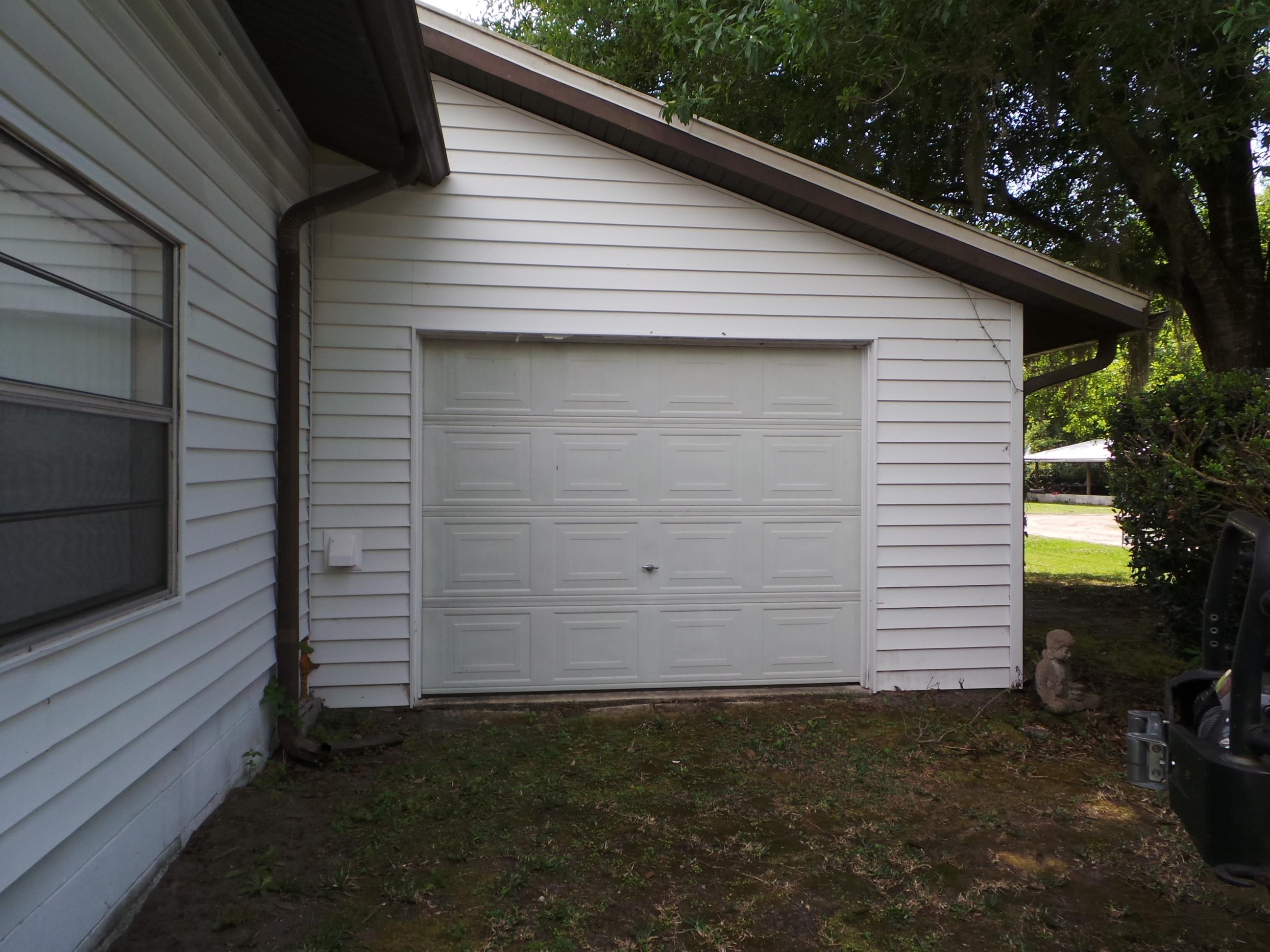 250 Crescent Lane ( with Pool)