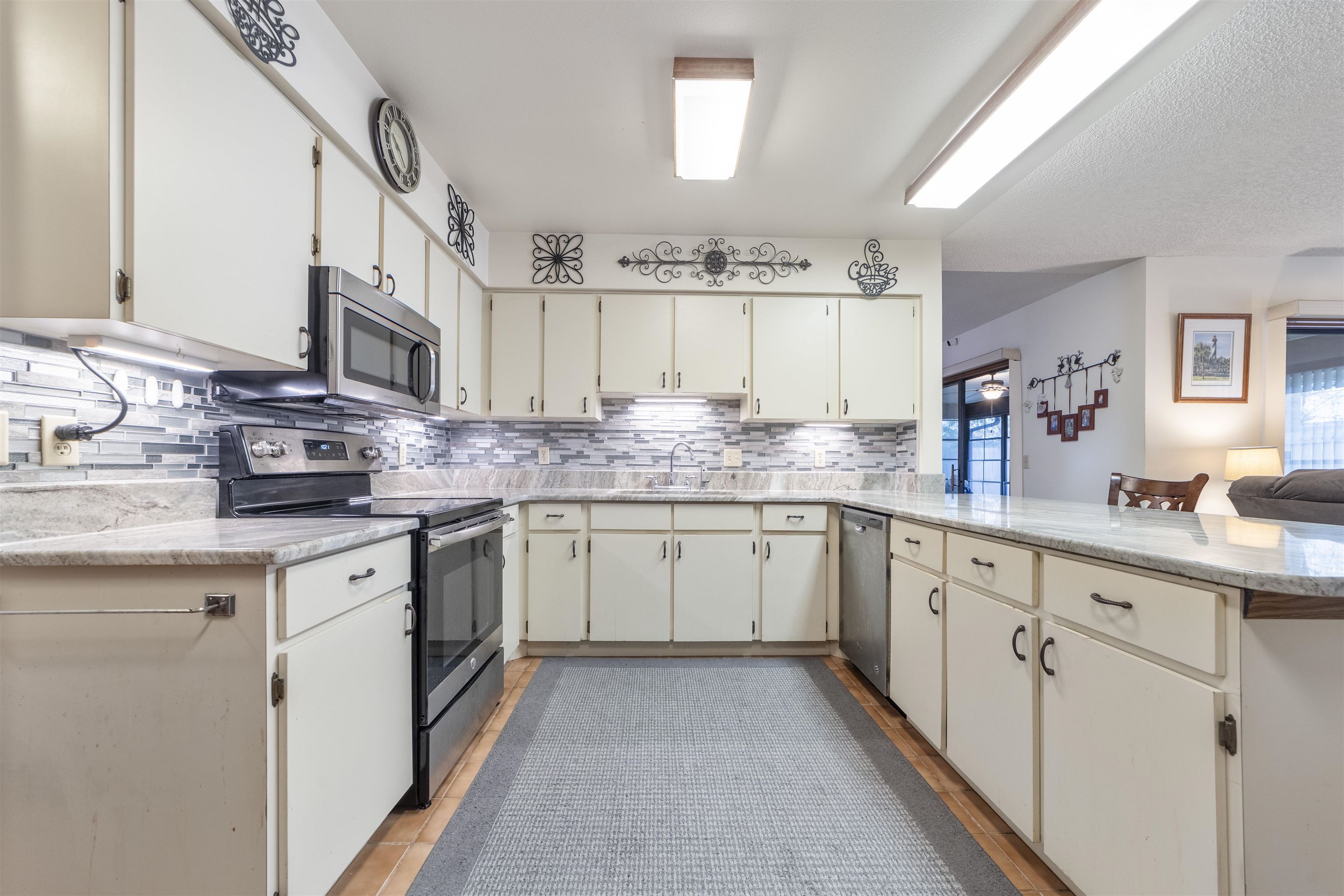 758 Medina Avenue