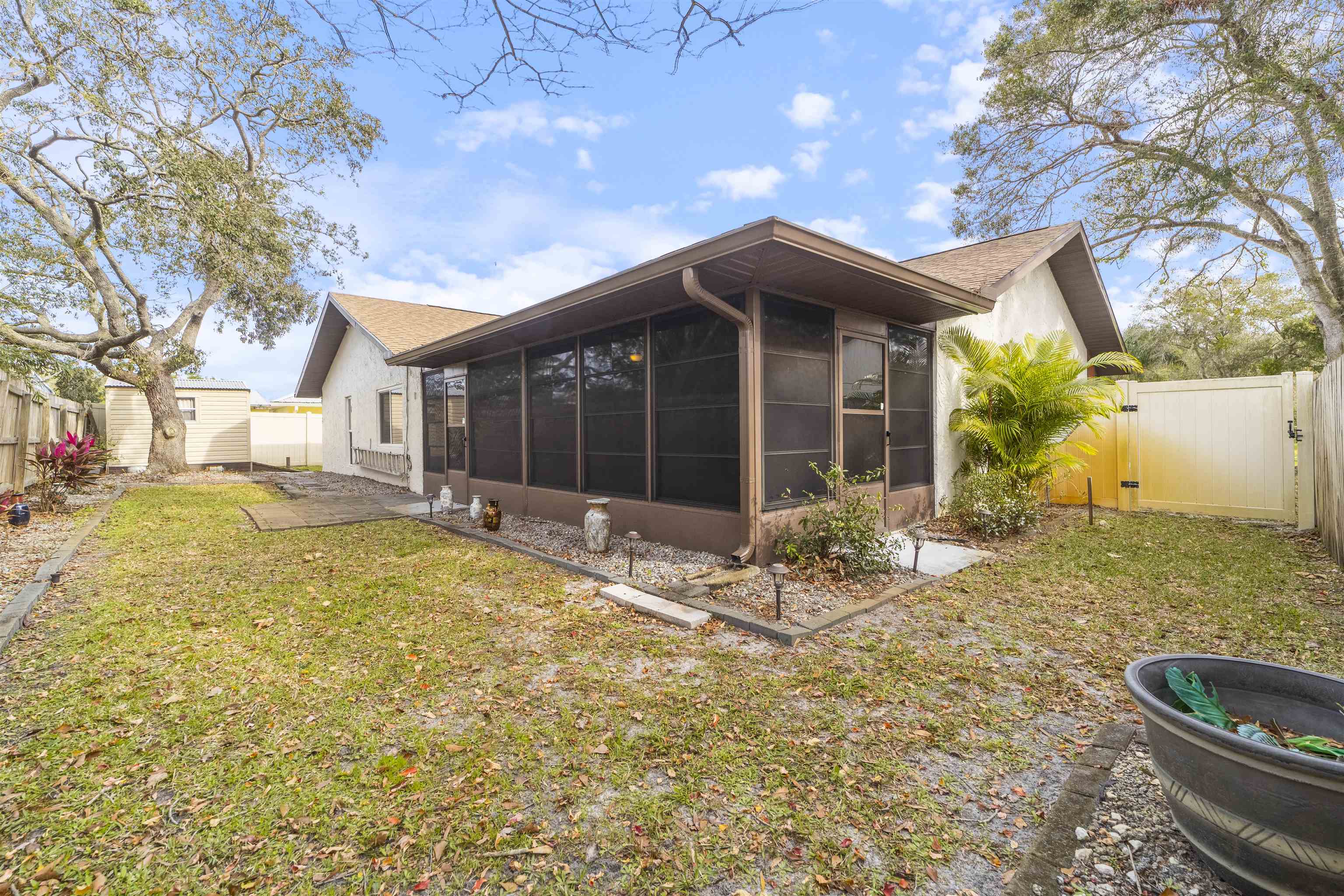 758 Medina Avenue