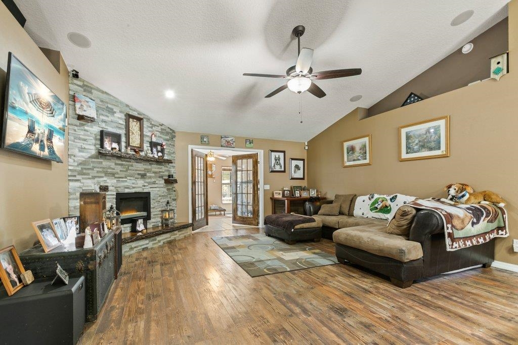 1013 Deer Chase Dr