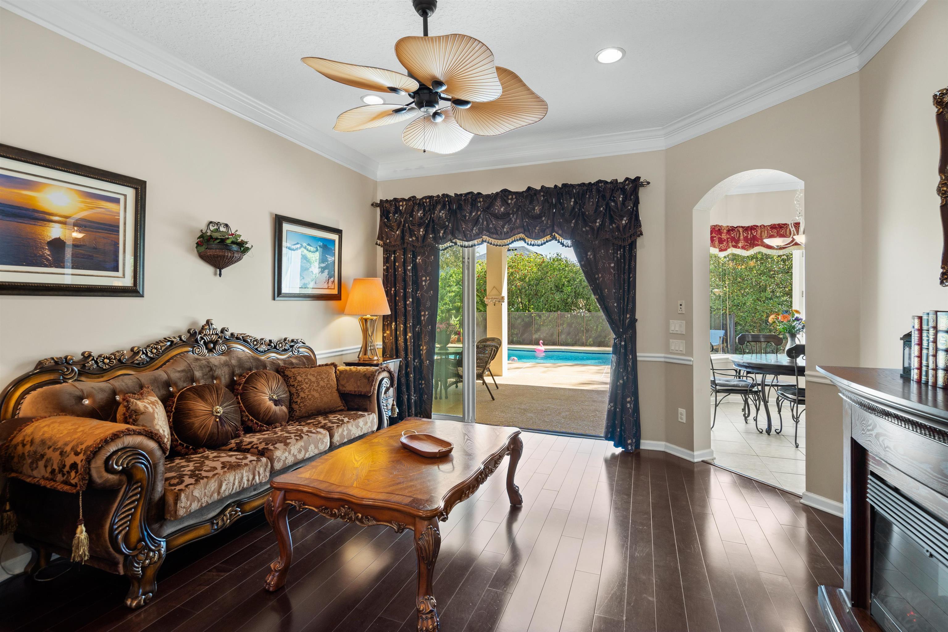 329 Palmas Cir