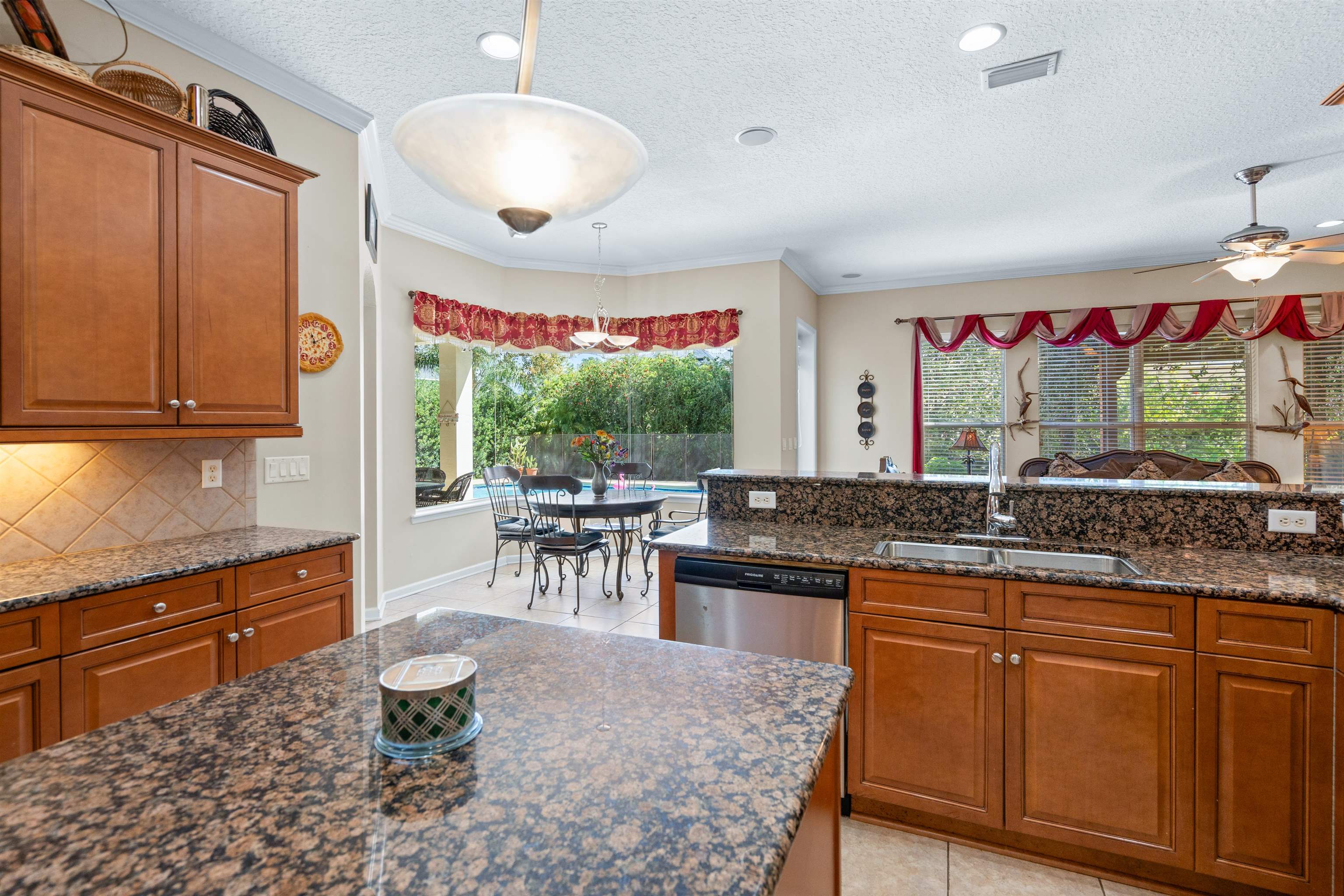 329 Palmas Cir