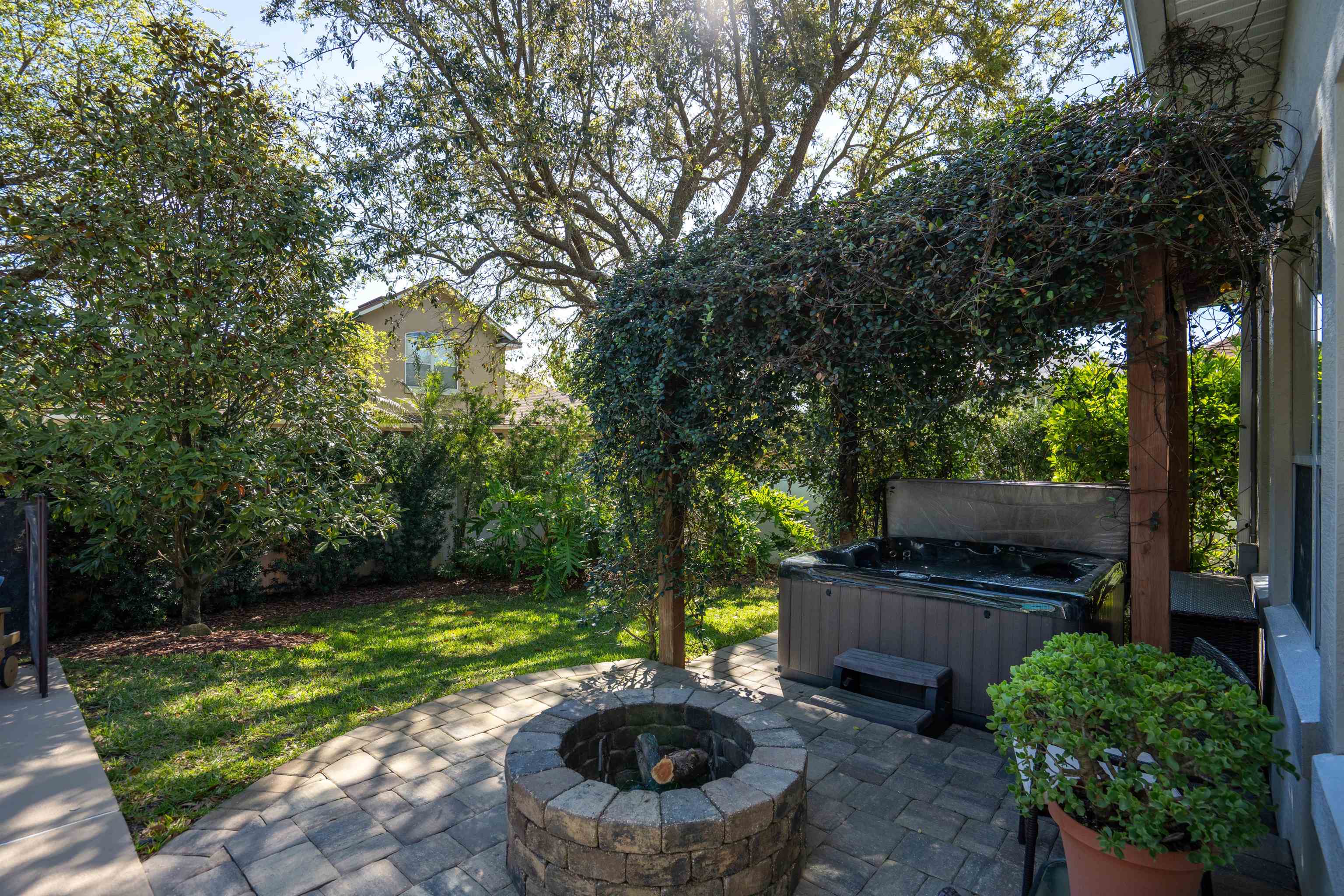 329 Palmas Cir