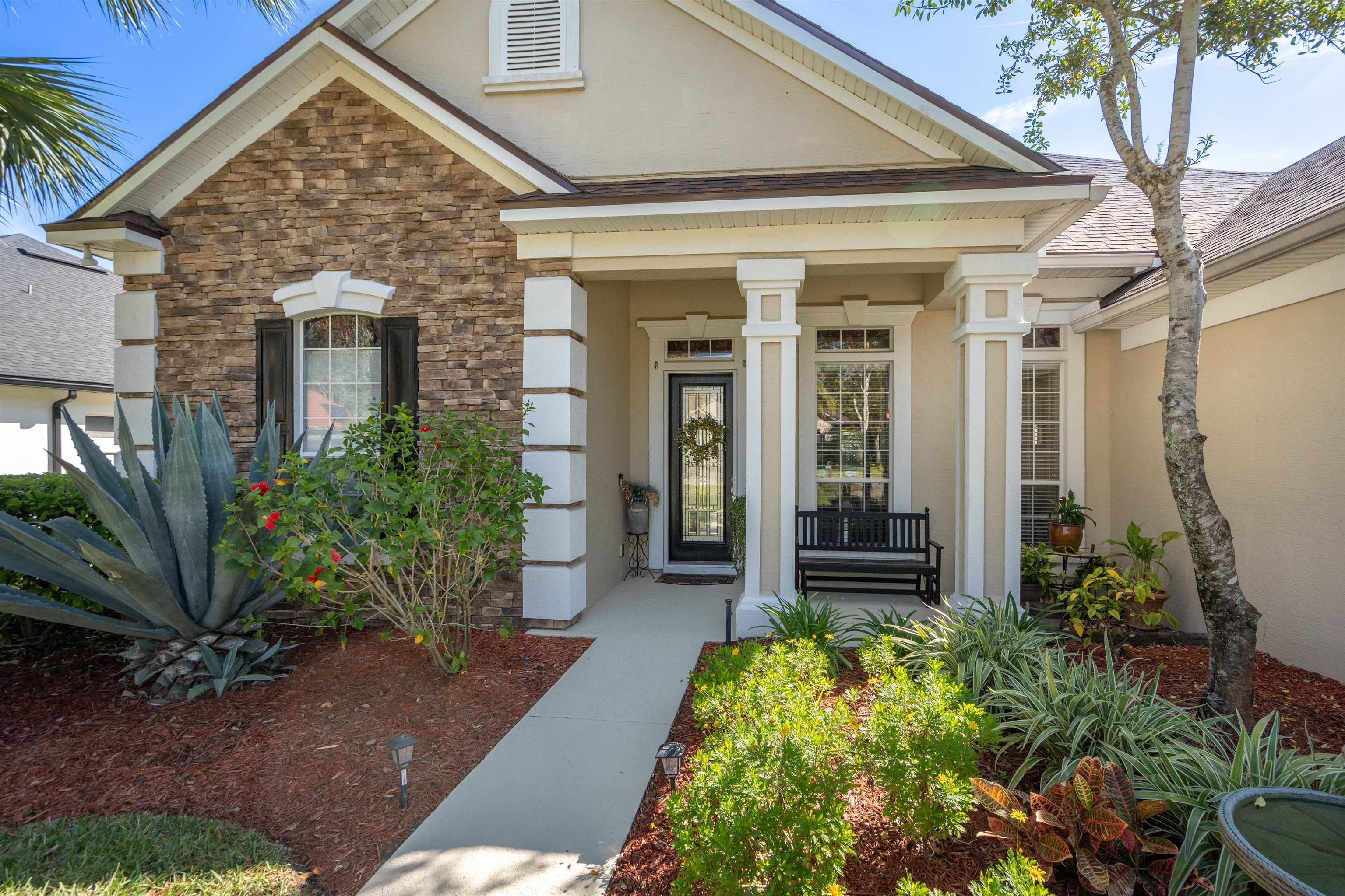 329 Palmas Cir