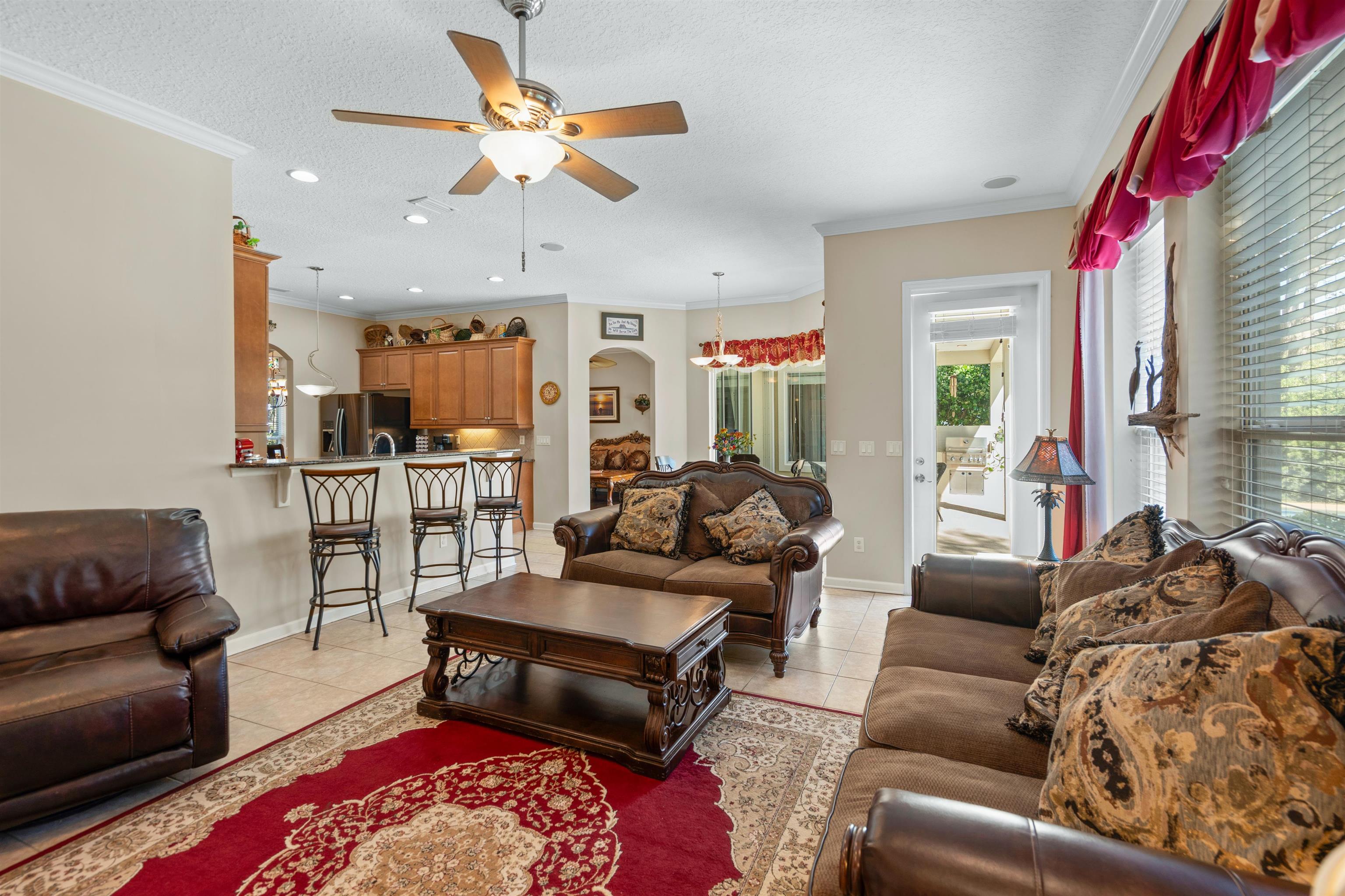 329 Palmas Cir