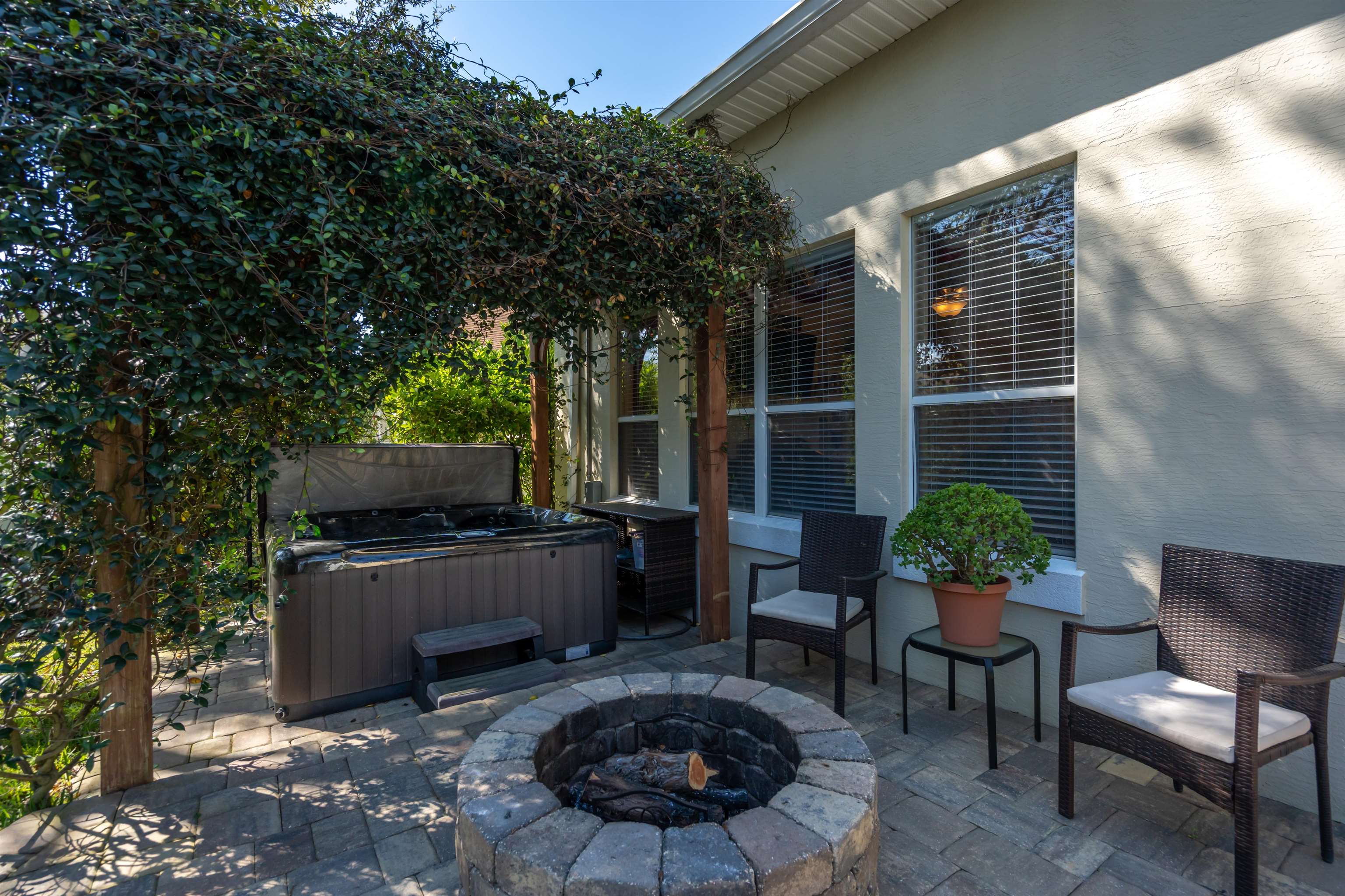 329 Palmas Cir