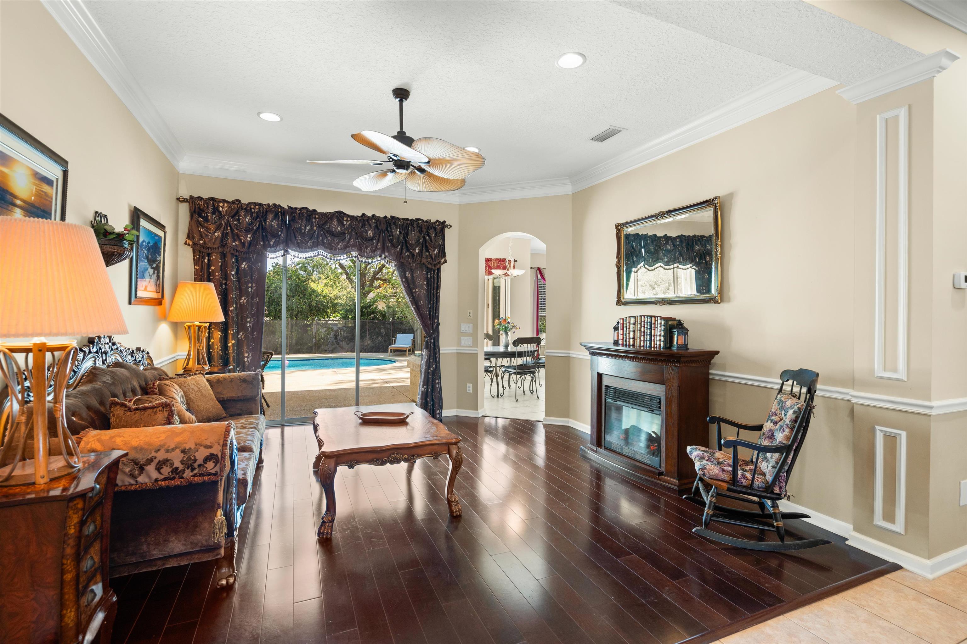 329 Palmas Cir