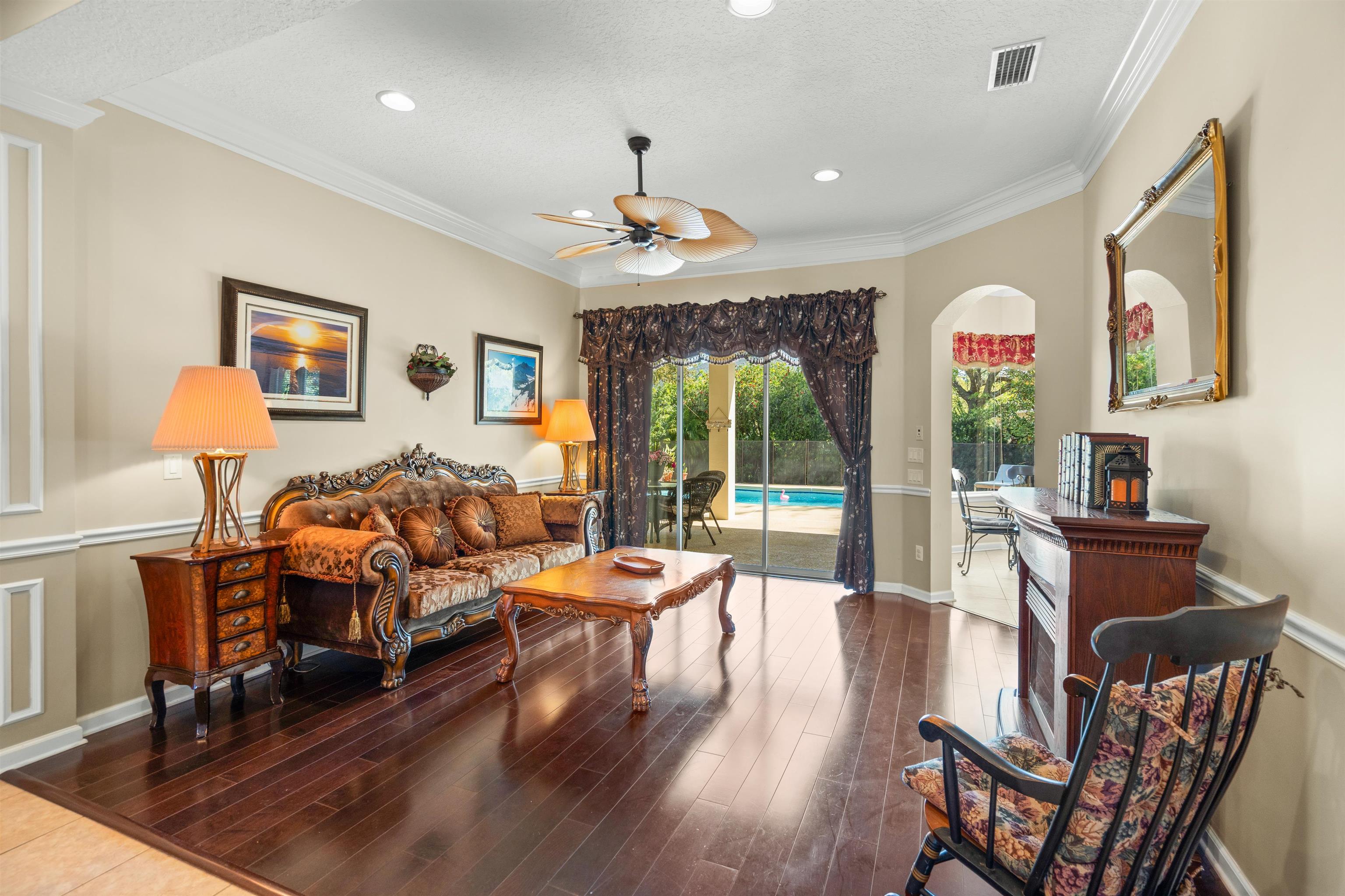 329 Palmas Cir
