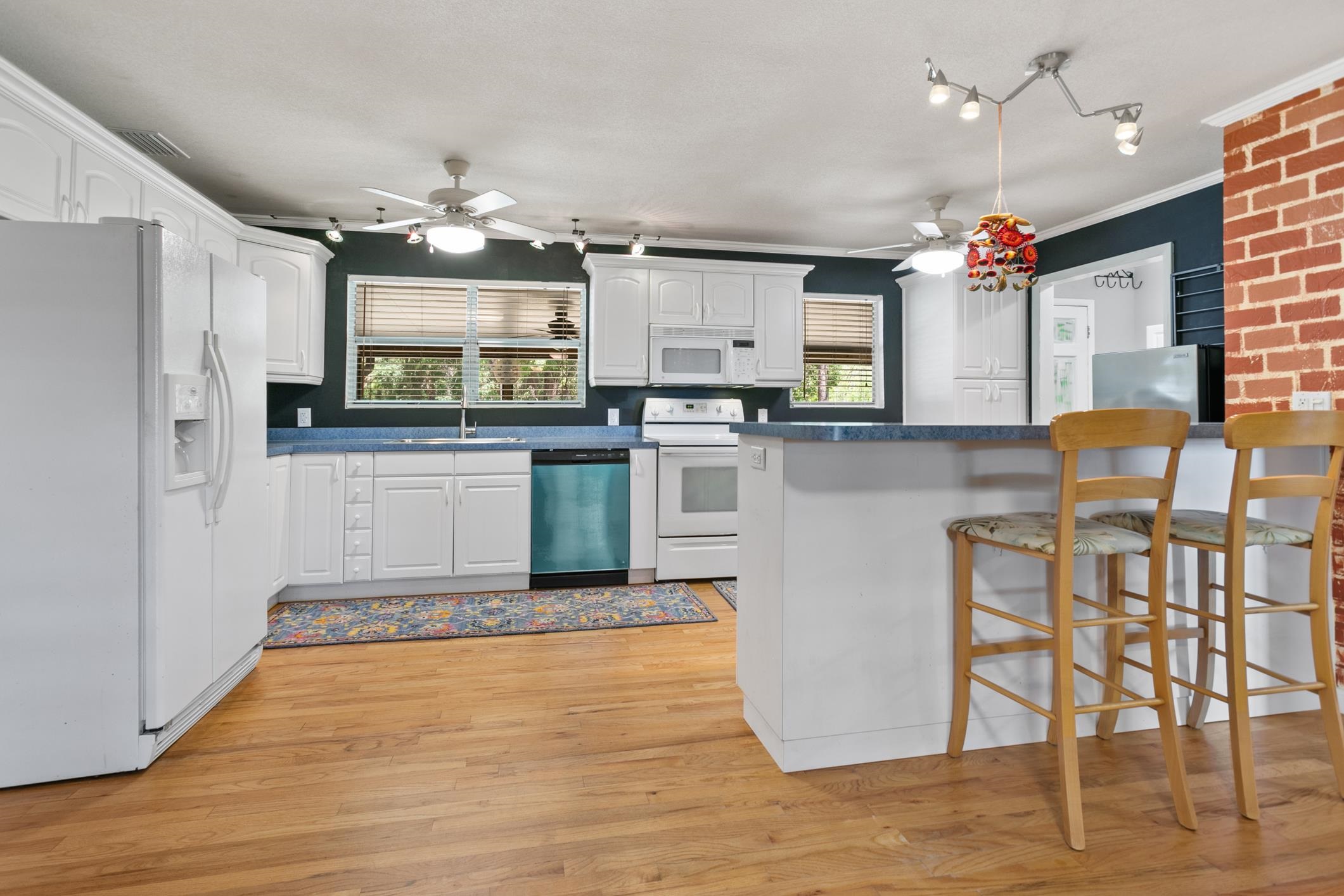 958 & 954 W Grand Rondo