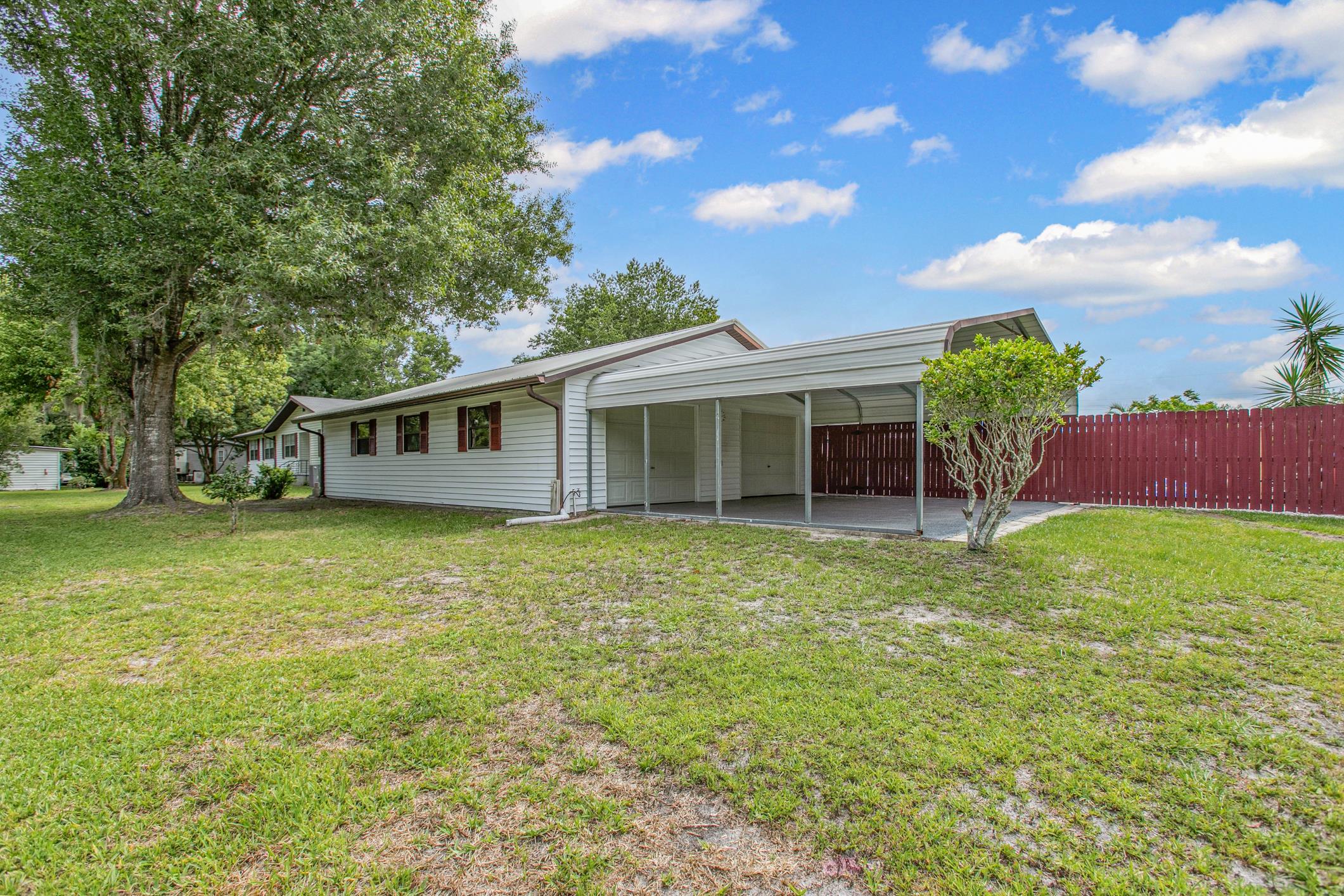 250 Crescent Ln