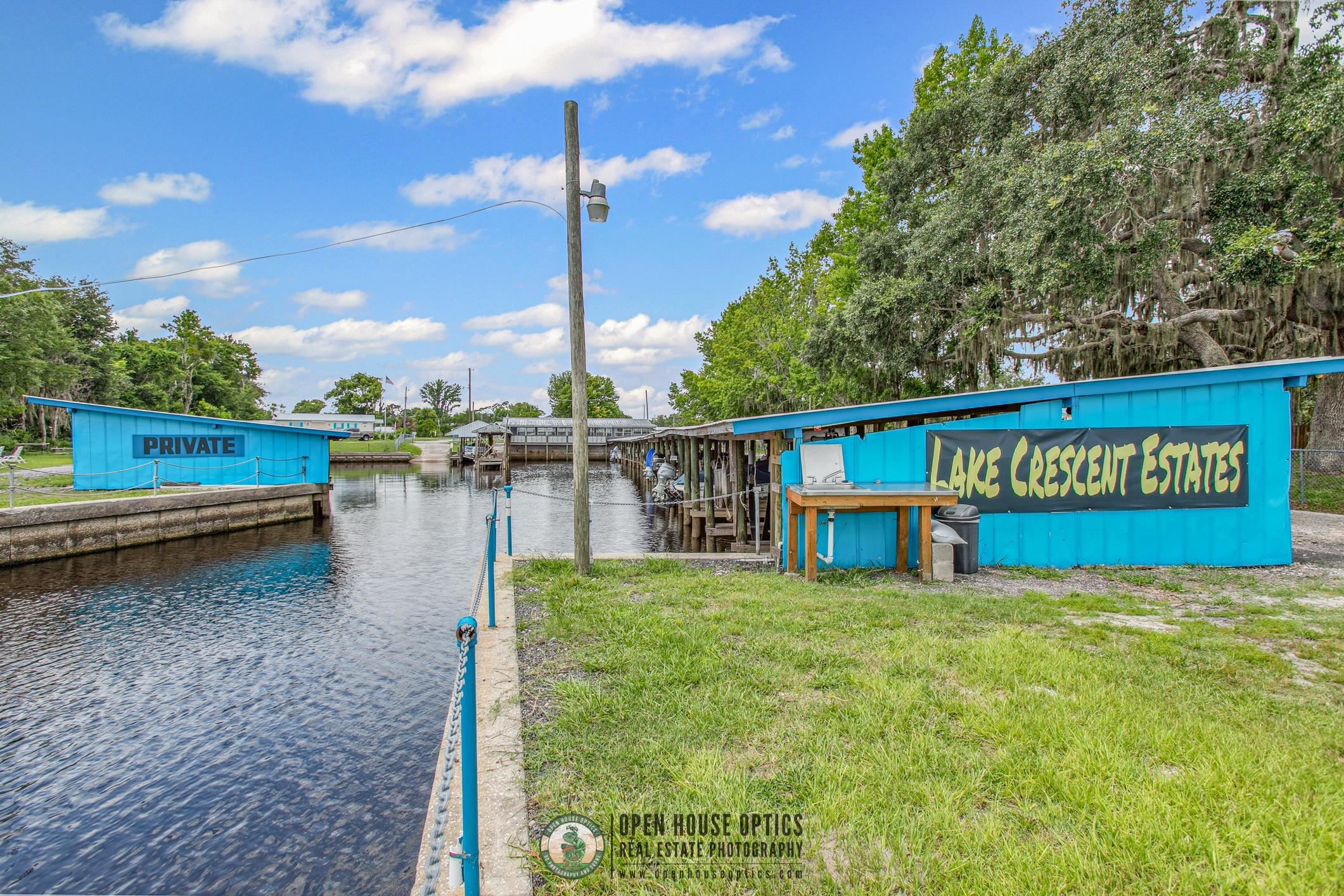 250 Crescent Ln