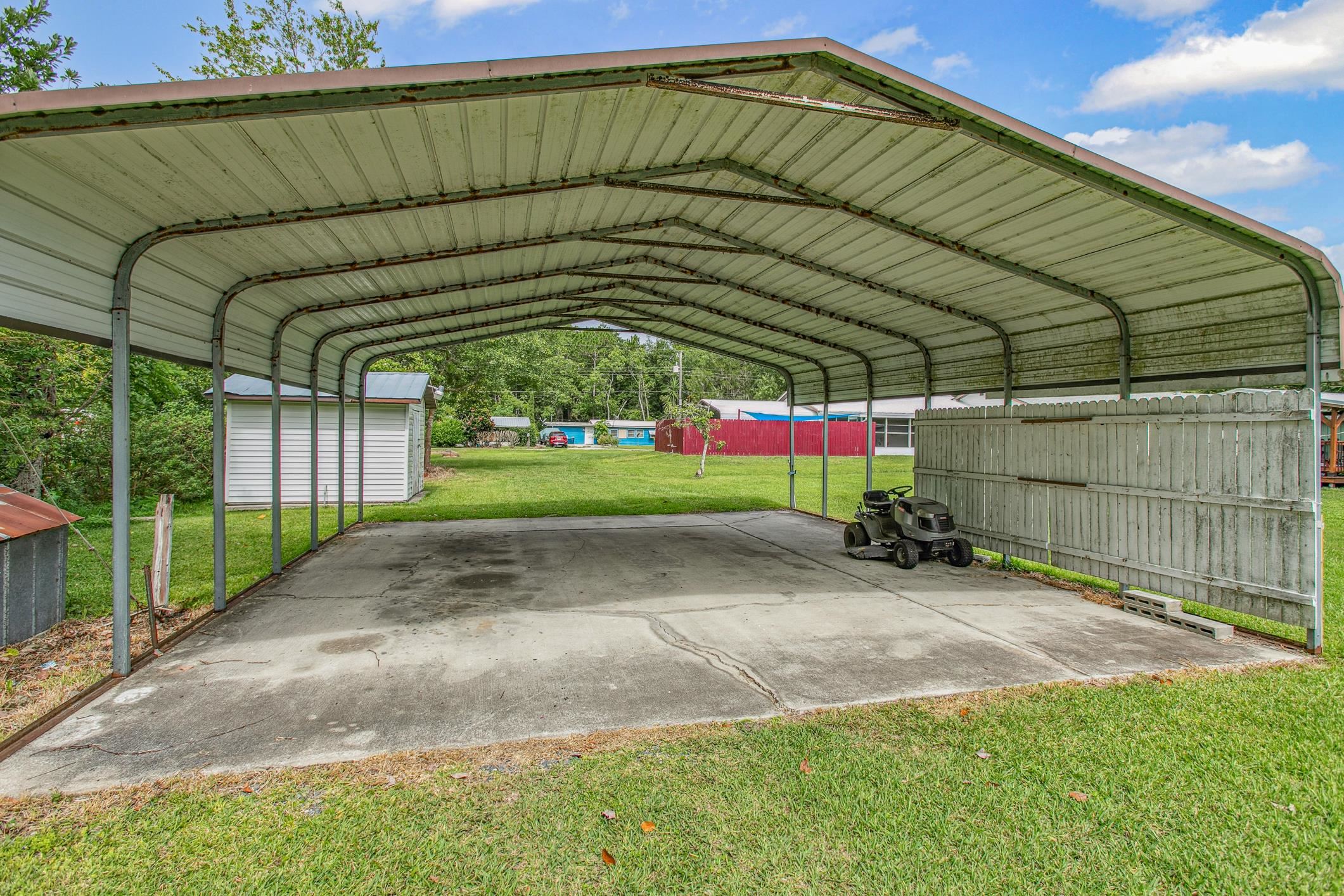 250 Crescent Ln