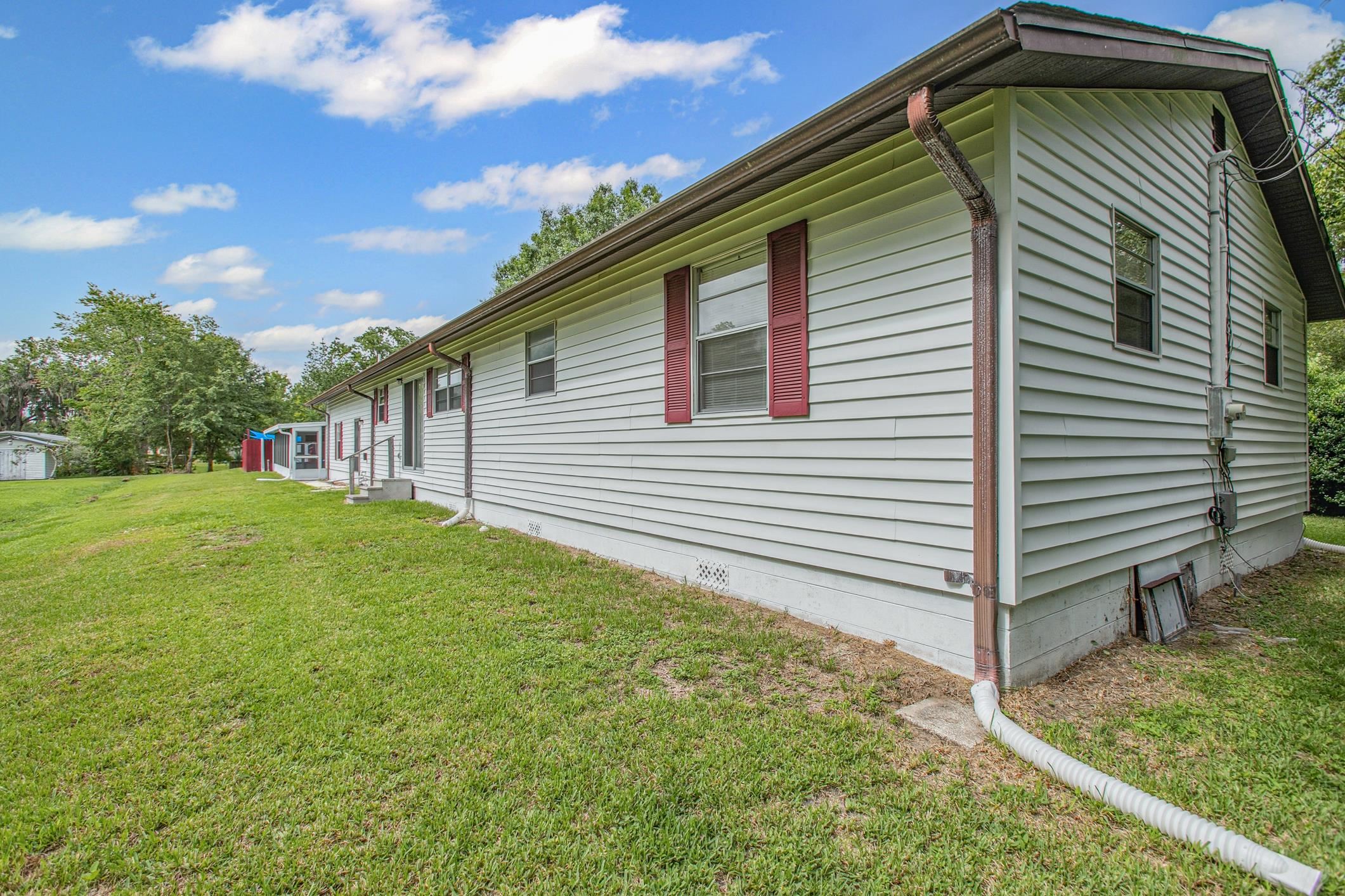 250 Crescent Ln