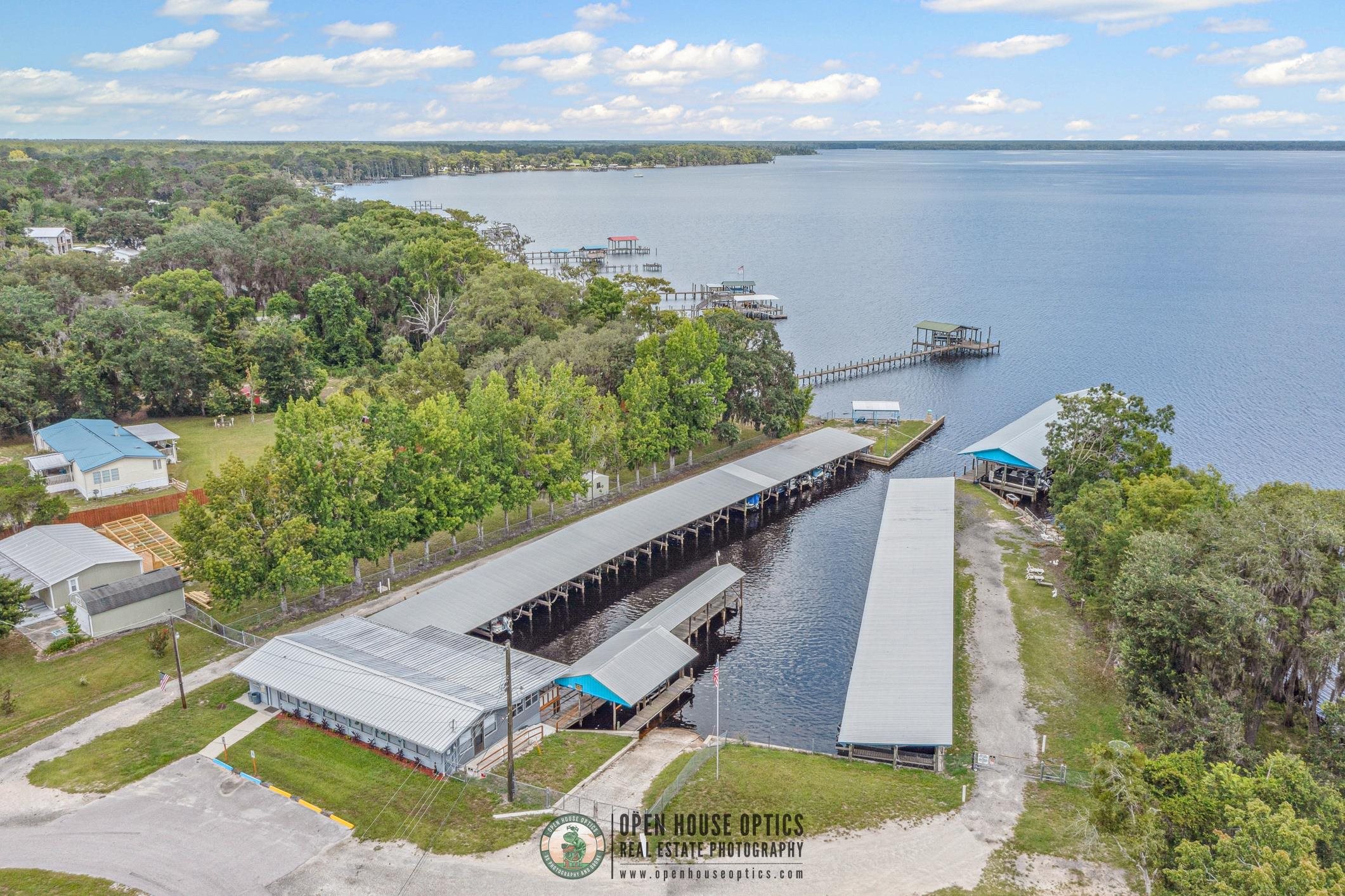 250 Crescent Ln