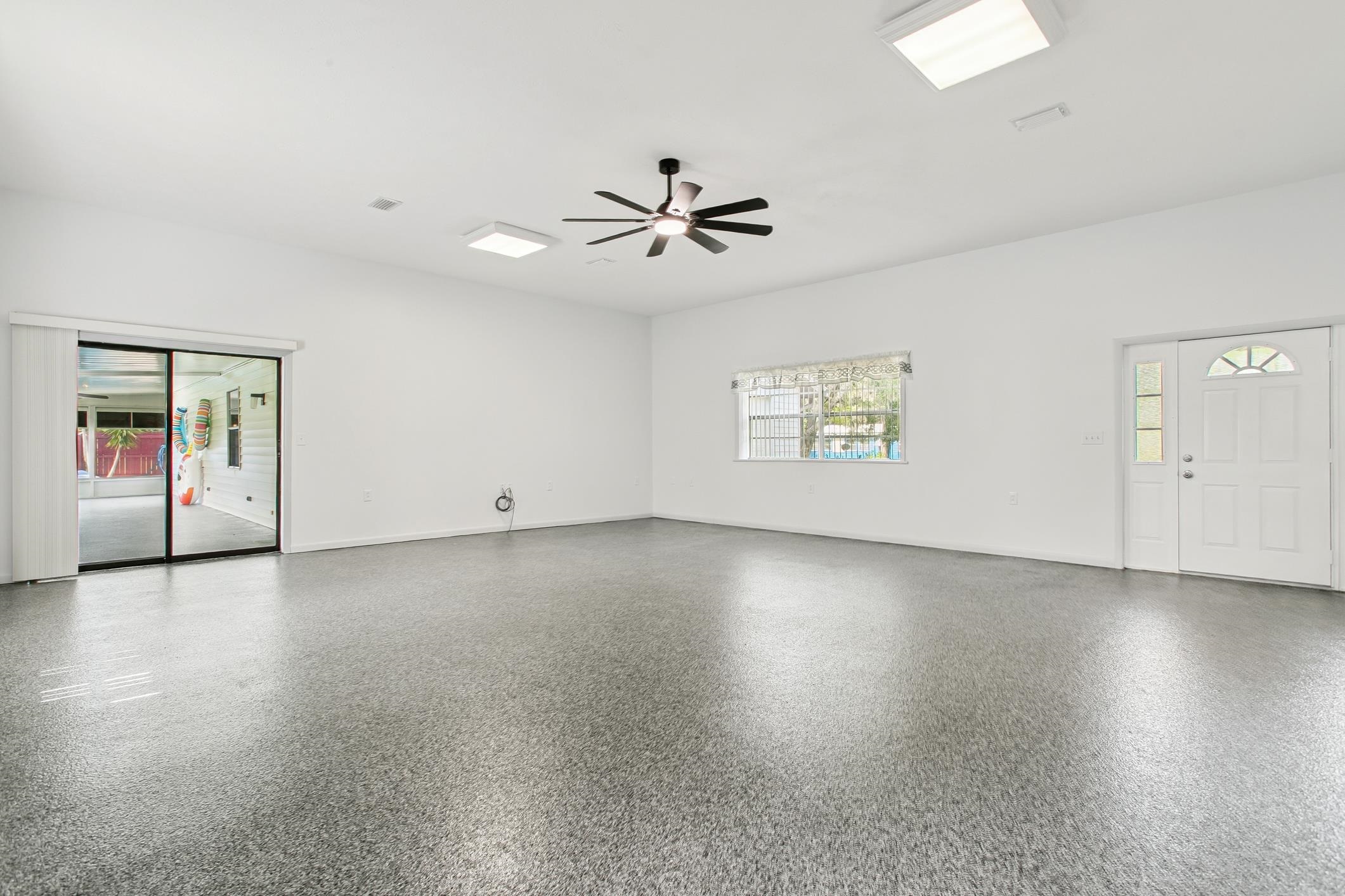 250 Crescent Ln
