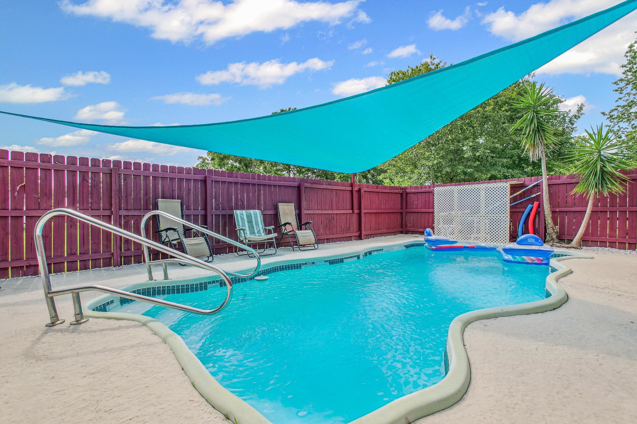 250 Crescent Ln