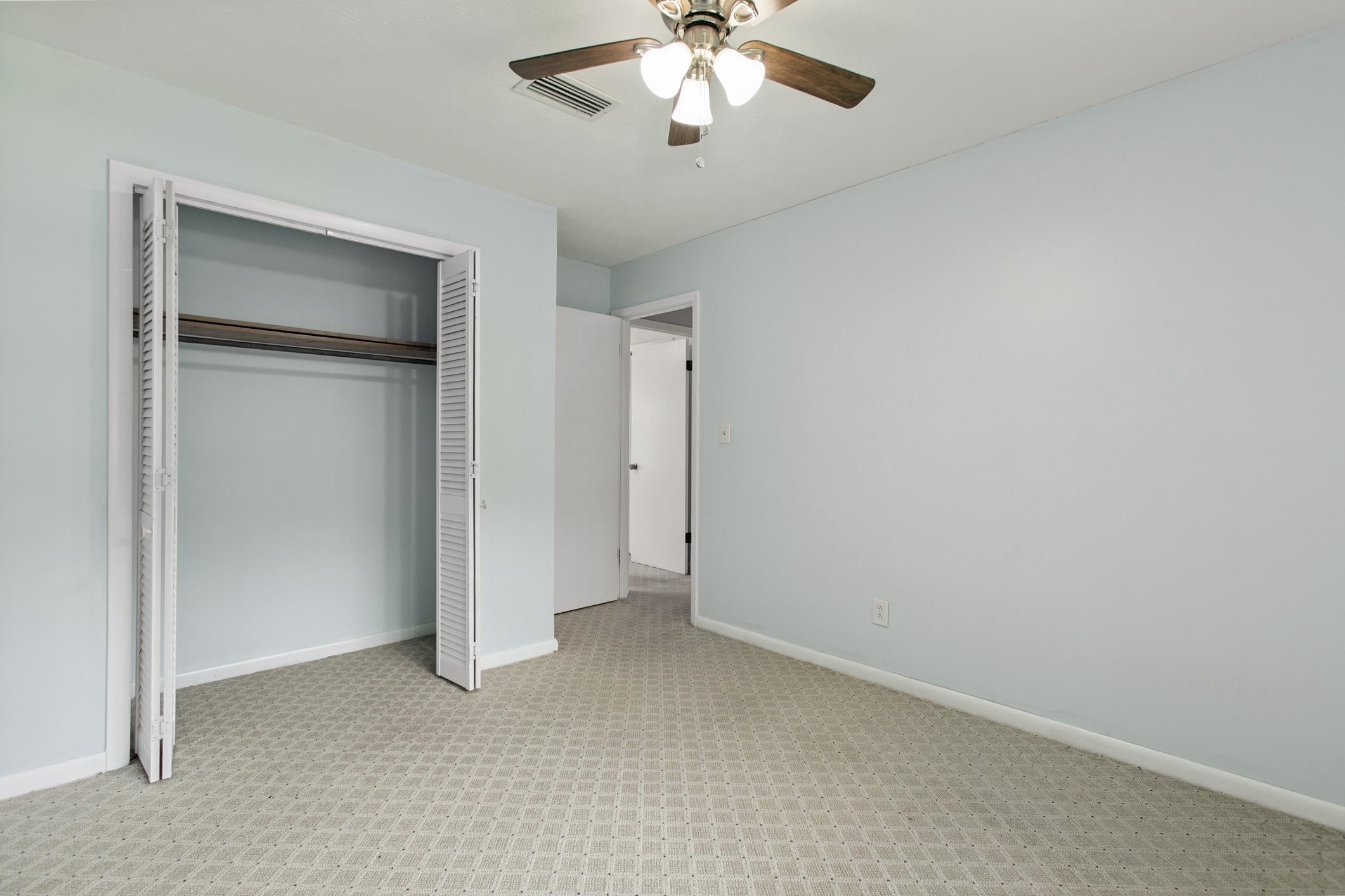 250 Crescent Ln