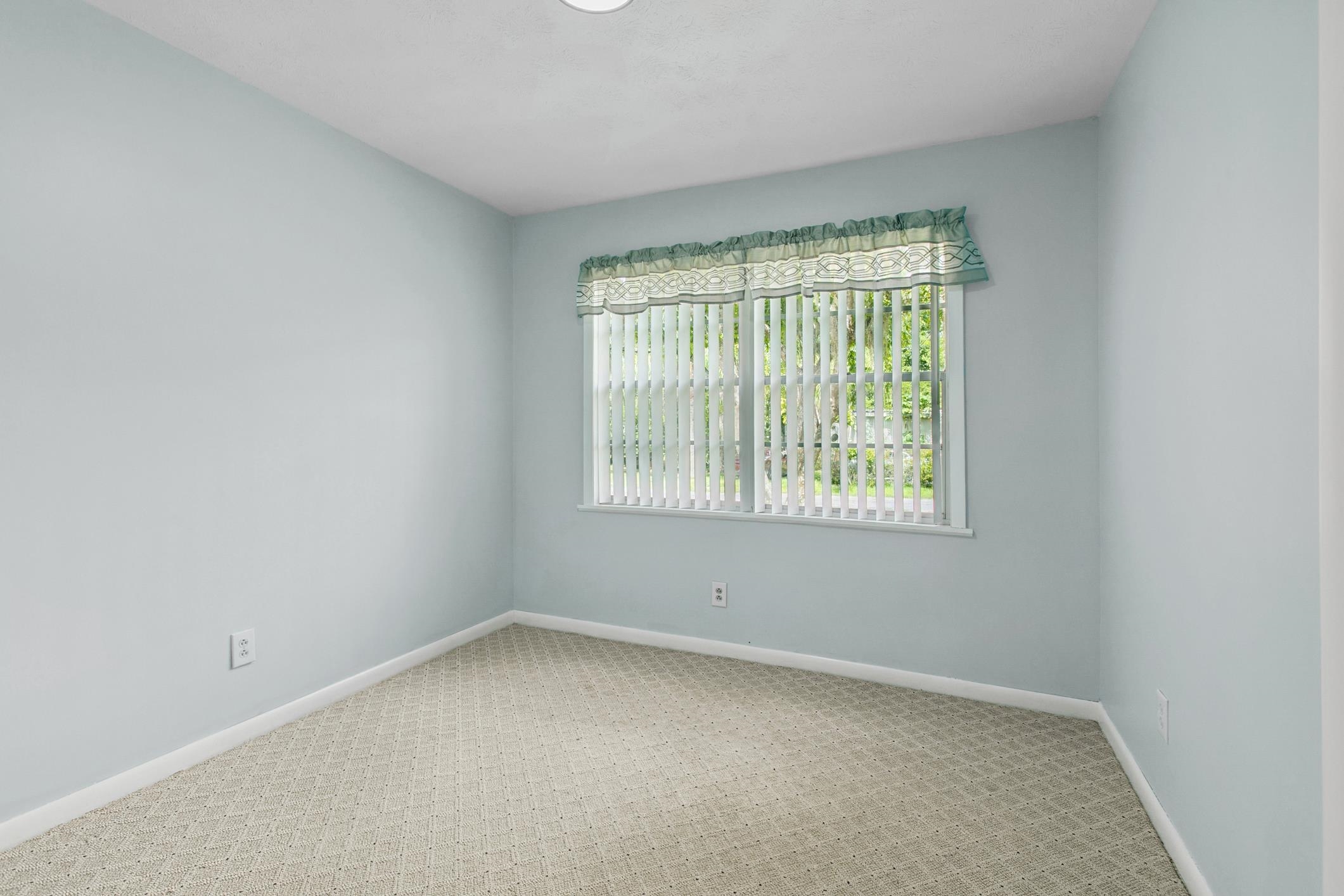 250 Crescent Ln