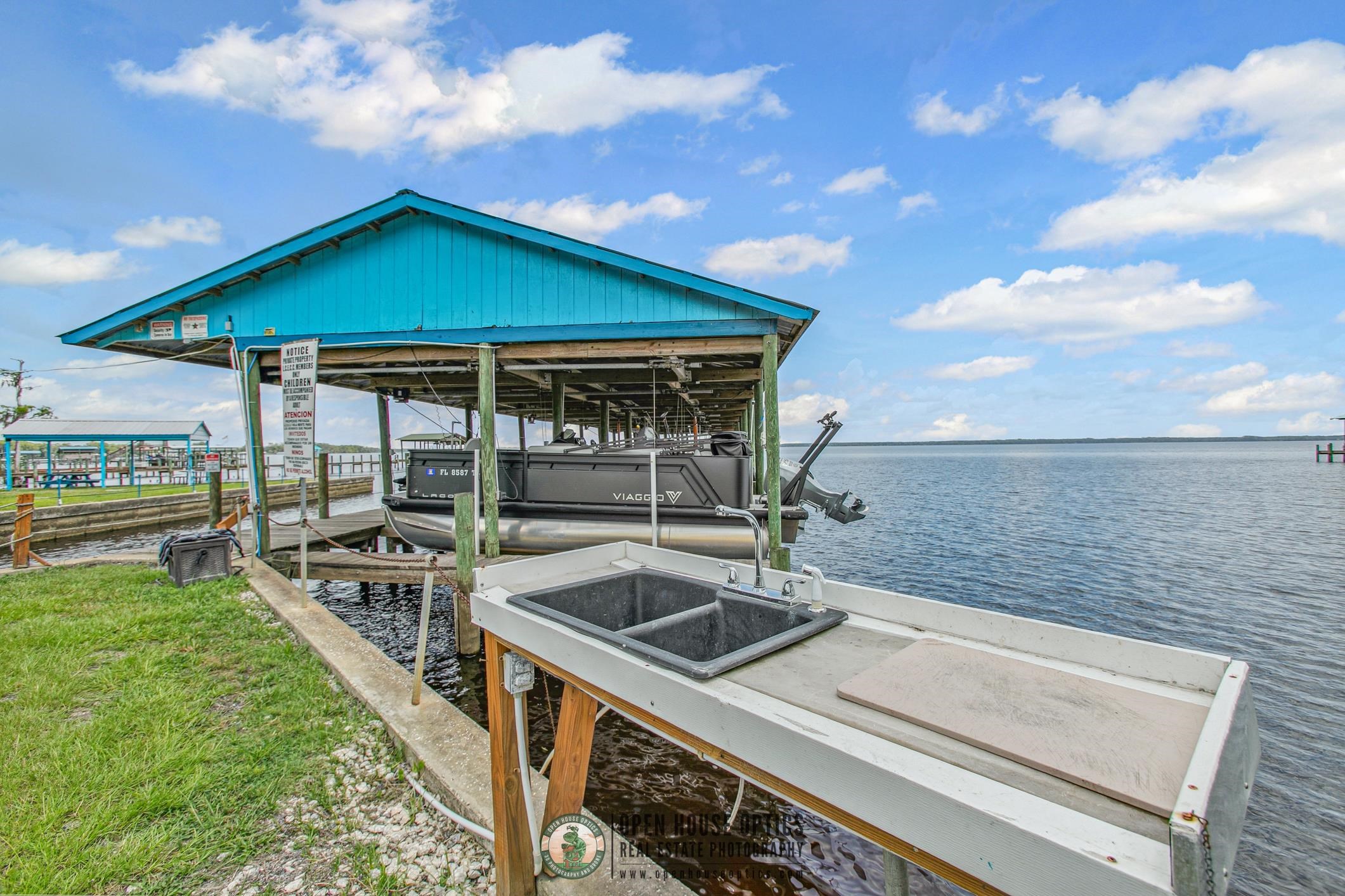 250 Crescent Ln