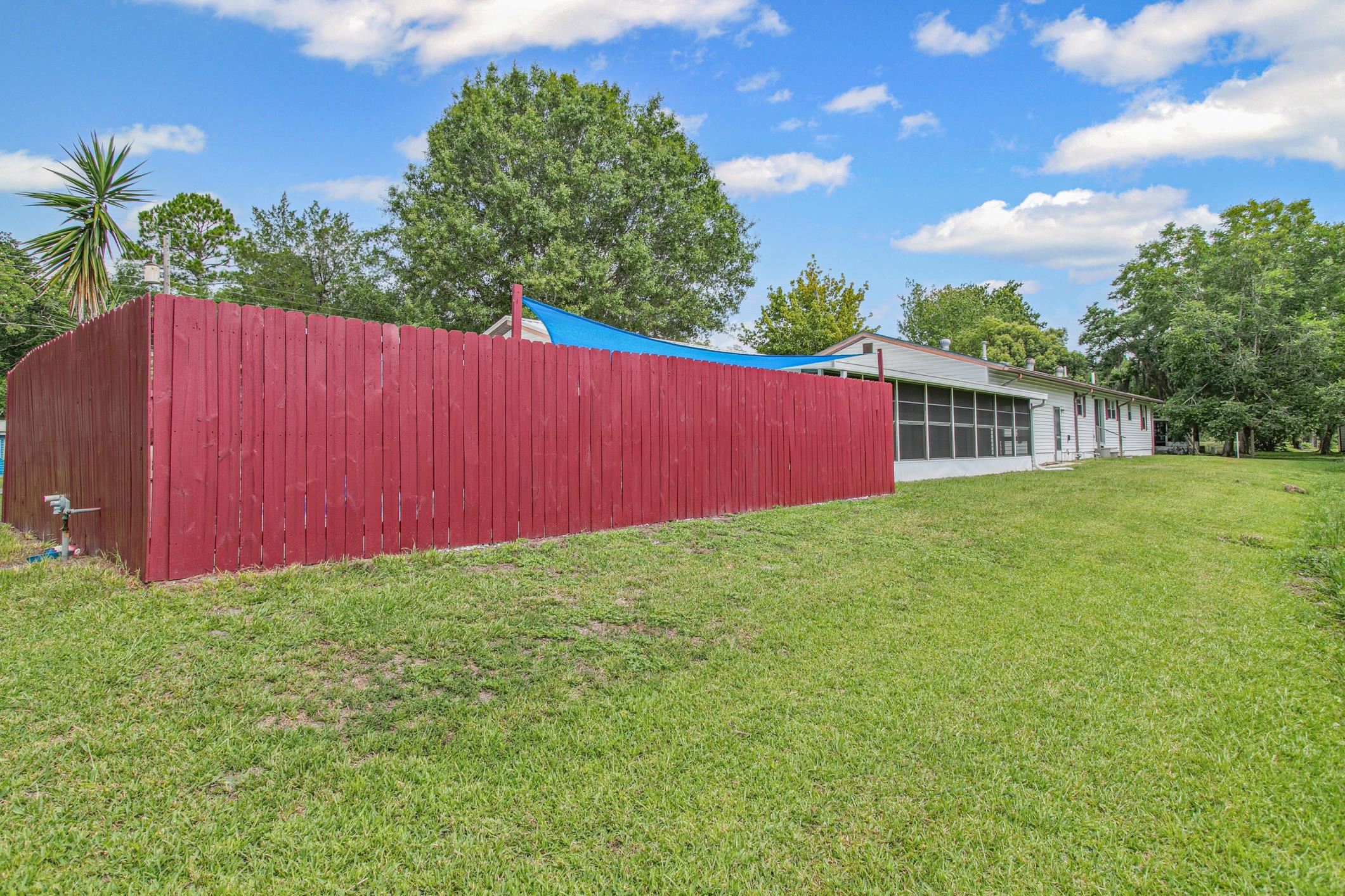 250 Crescent Ln