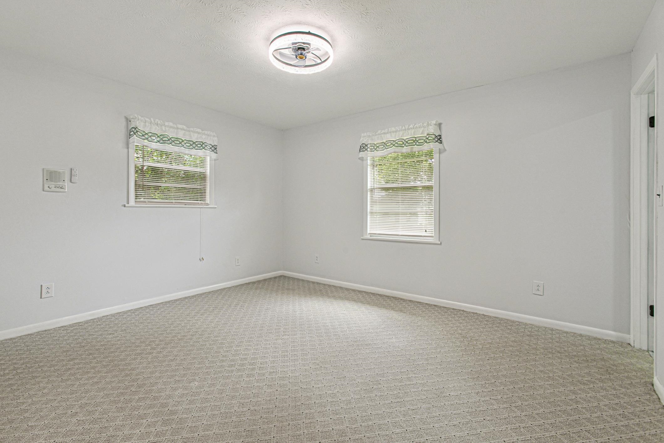 250 Crescent Ln