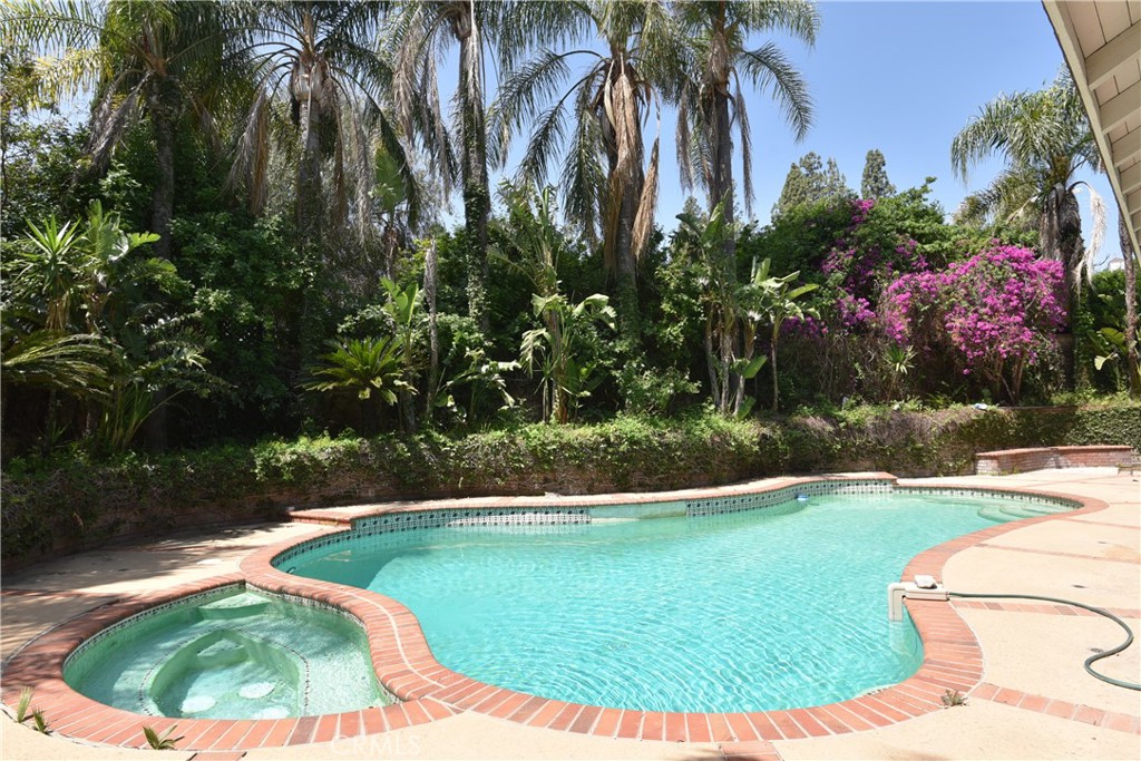 11820 Shoshone Avenue