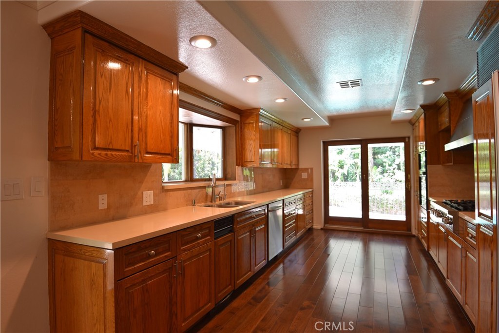 11820 Shoshone Avenue