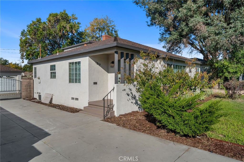 1317 N Columbia