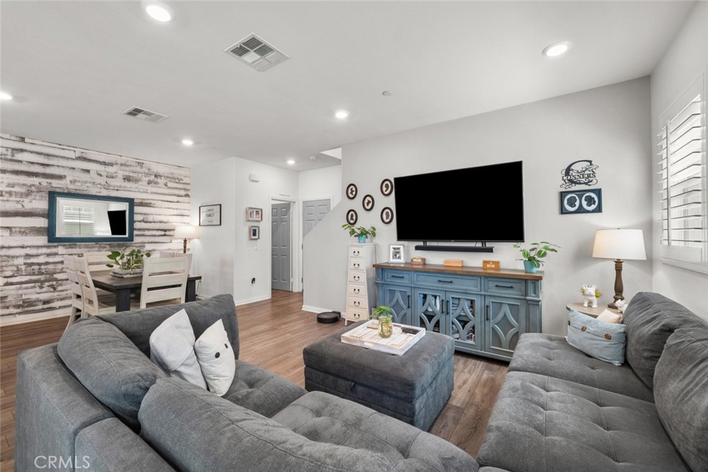 27611 Sawtooth Lane