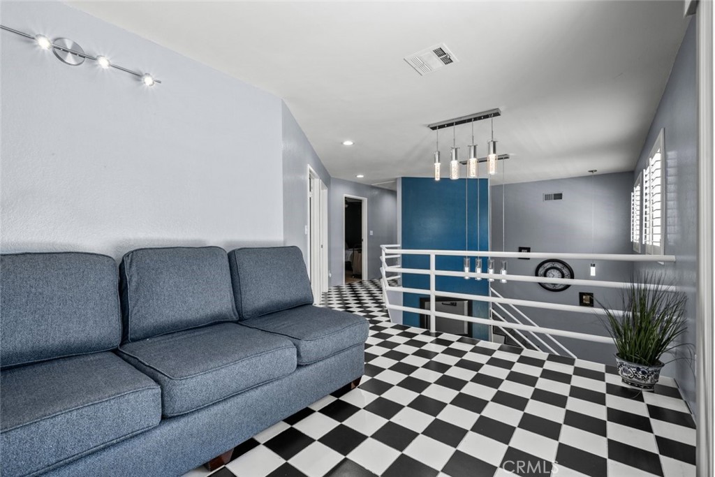 13827 Brussels Avenue