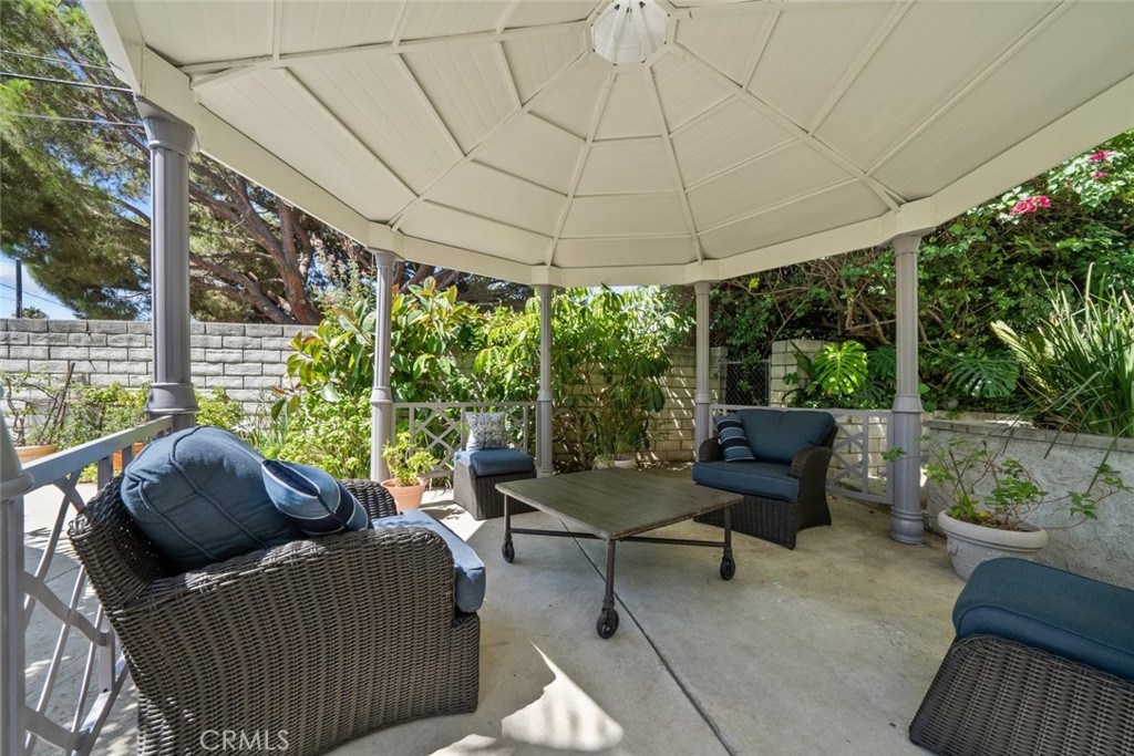 13827 Brussels Avenue