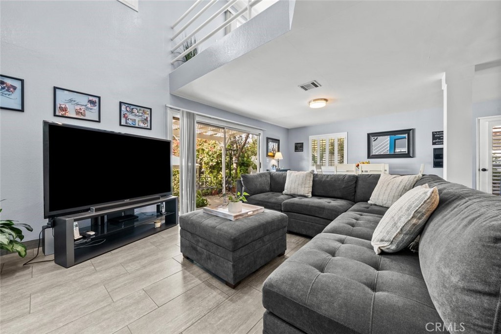 13827 Brussels Avenue