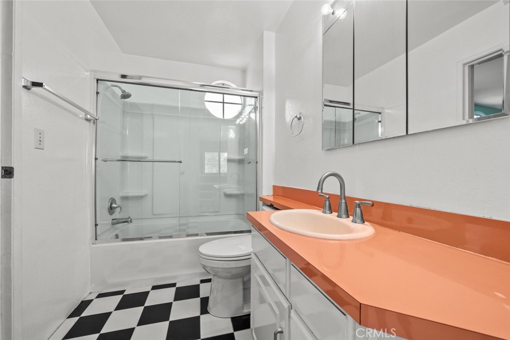 13827 Brussels Avenue