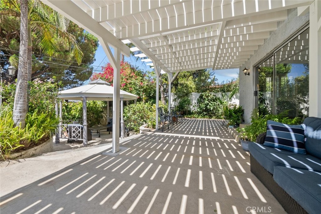 13827 Brussels Avenue