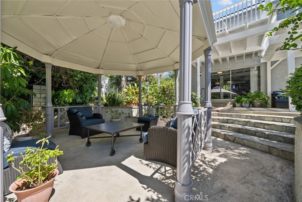 13827 Brussels Avenue