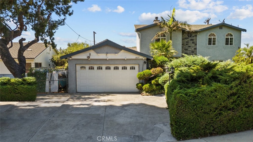 13827 Brussels Avenue