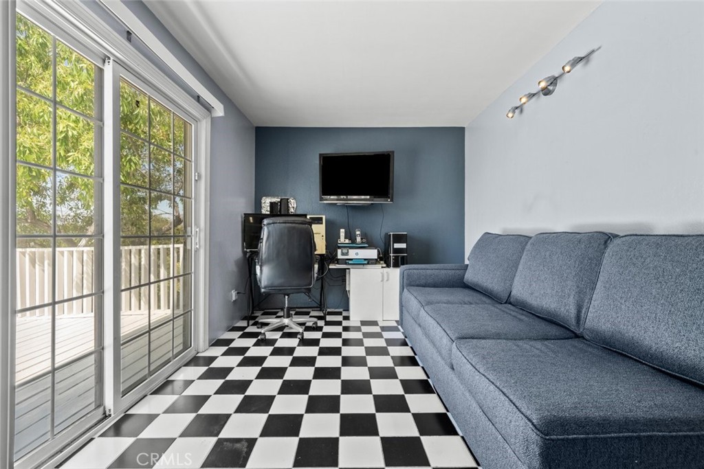 13827 Brussels Avenue