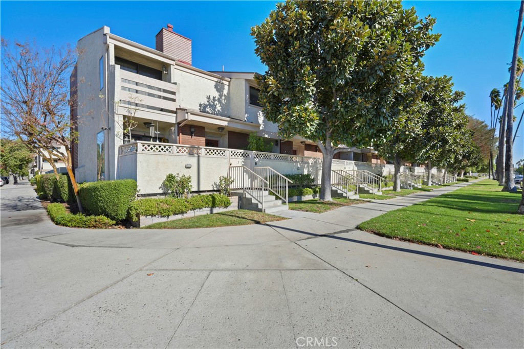 19451 Sherman Way 301
