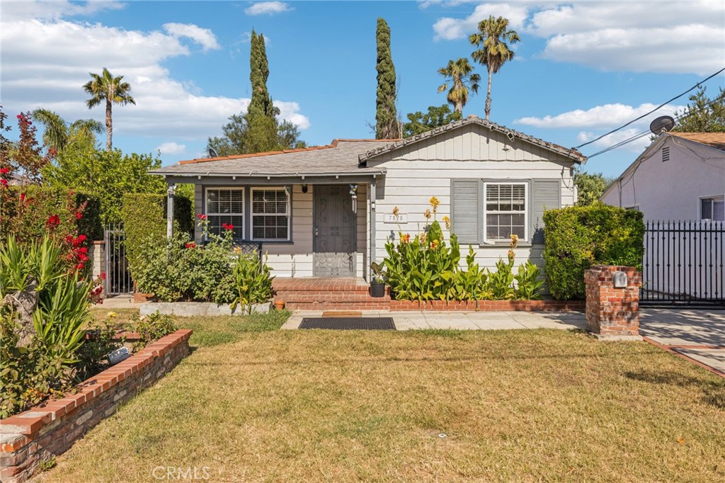 7528 Amigo Avenue