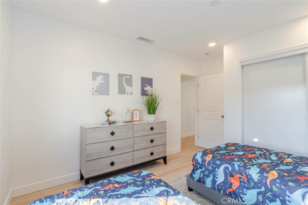 1736 N Niagara Street