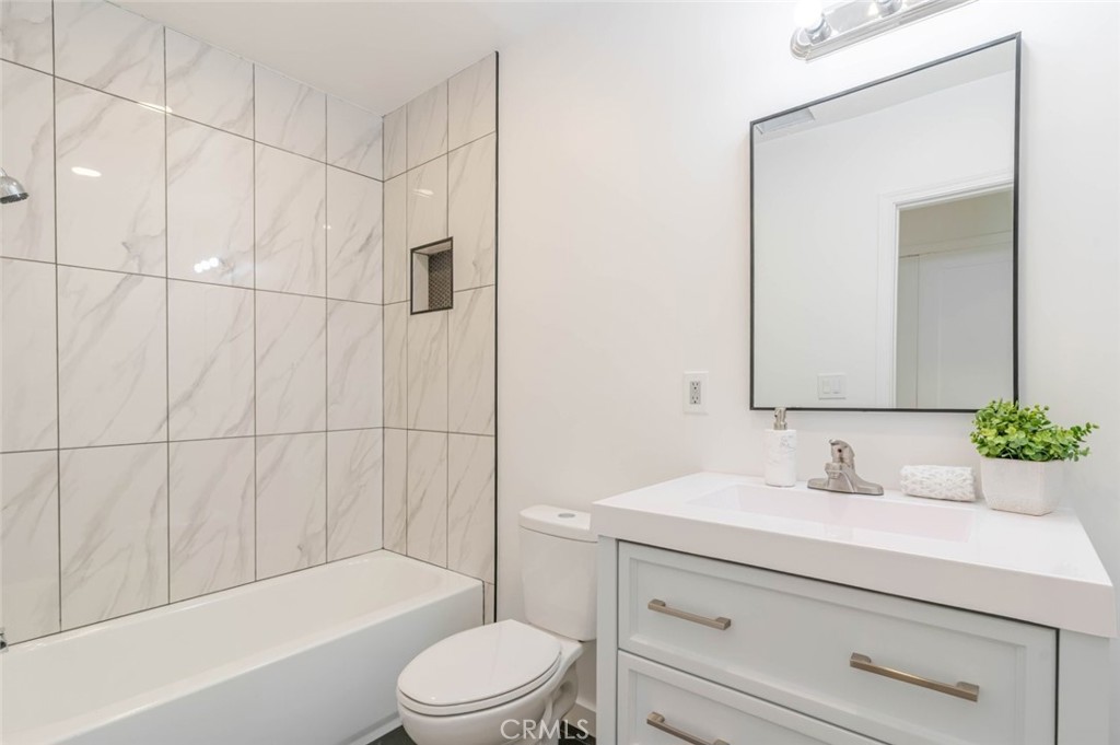 1736 N Niagara Street