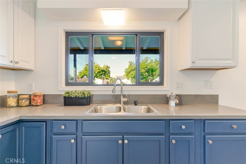 1736 N Niagara Street