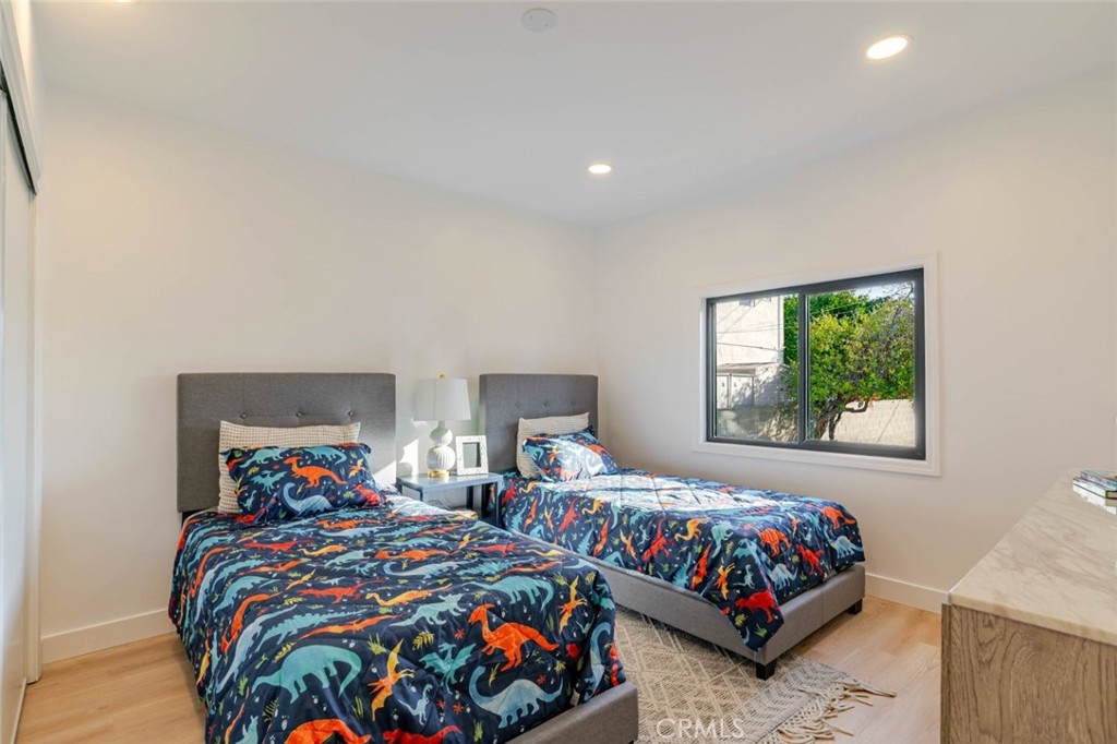 1736 N Niagara Street