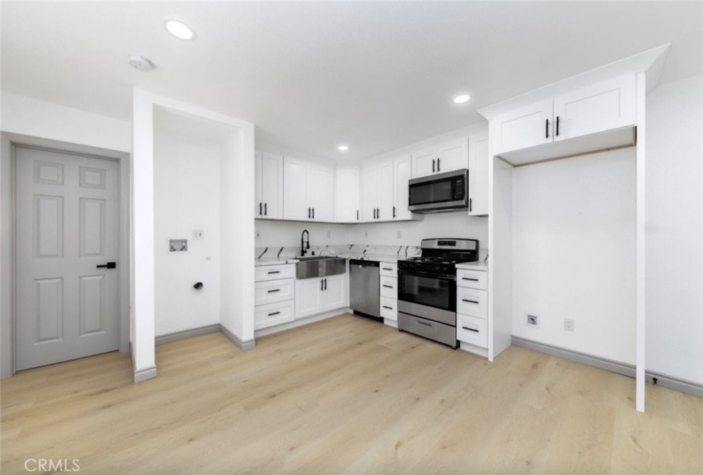 10 1/2 W Trafford Street