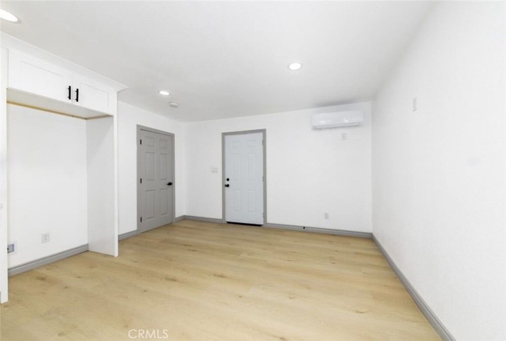 10 1/2 W Trafford Street