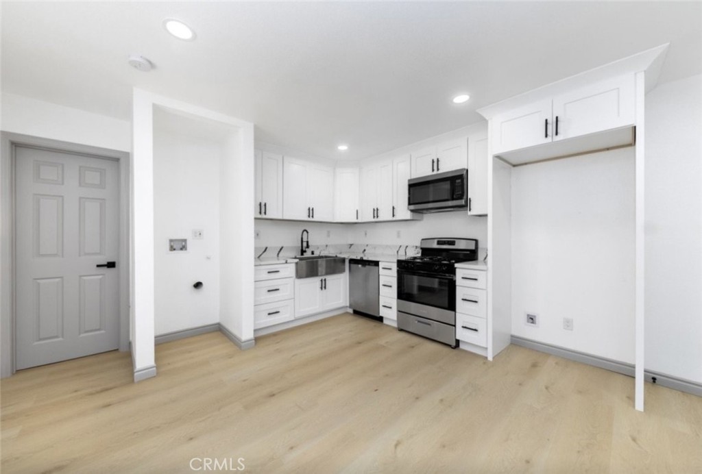 10 1/2 W Trafford Street